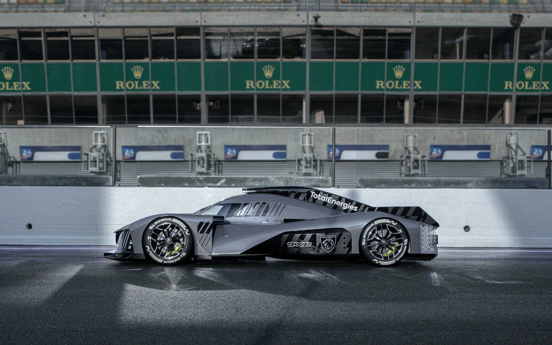 9X8 hypercar3