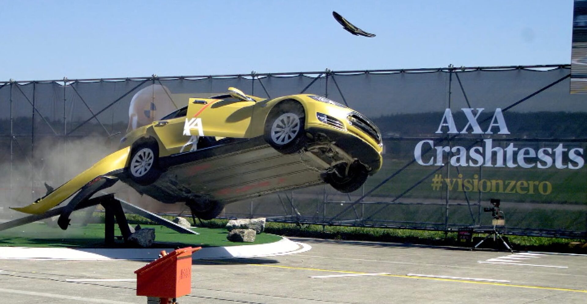 axa-tesla-model-s-crash-test-2