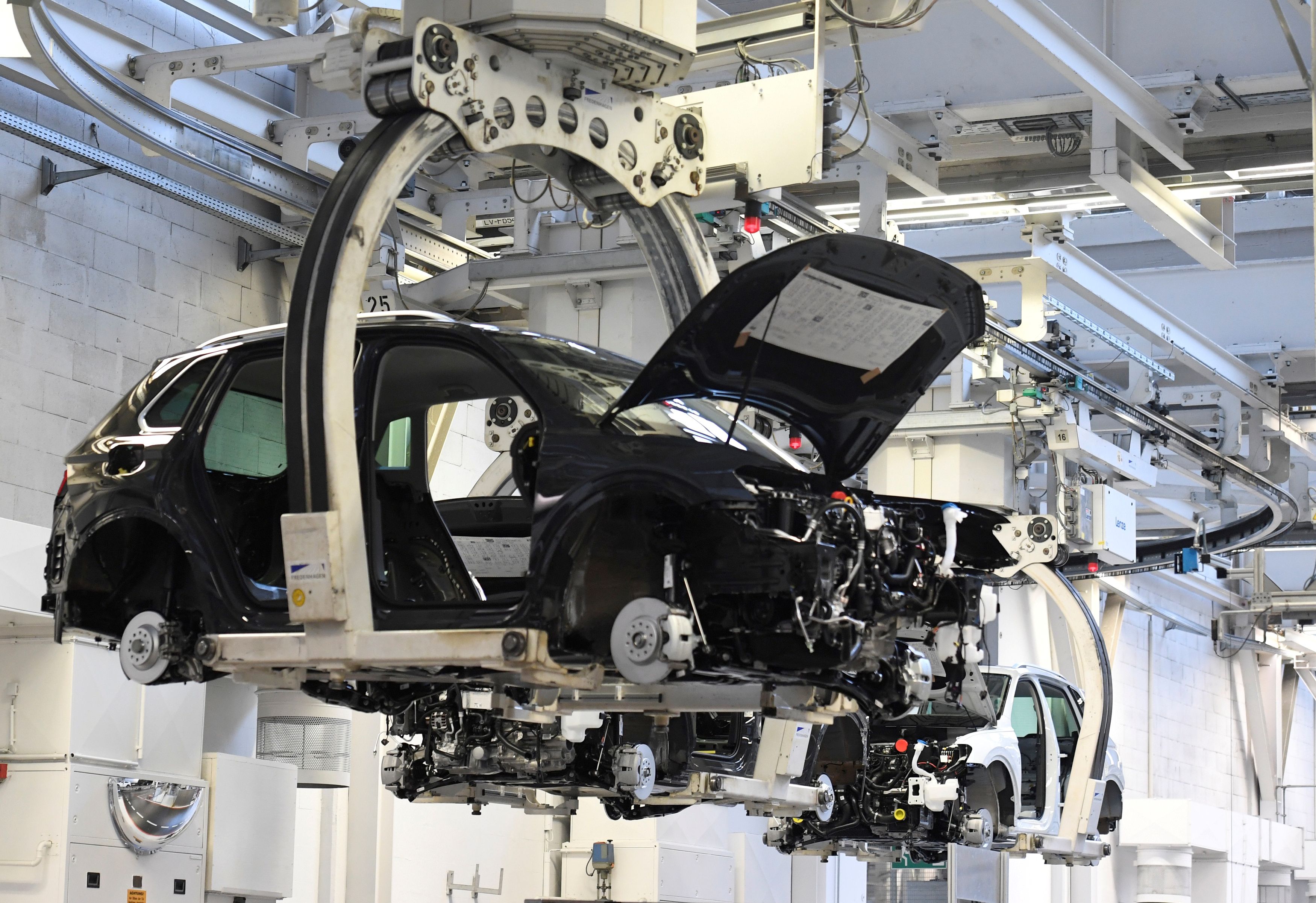 car-factory-taiwan-2