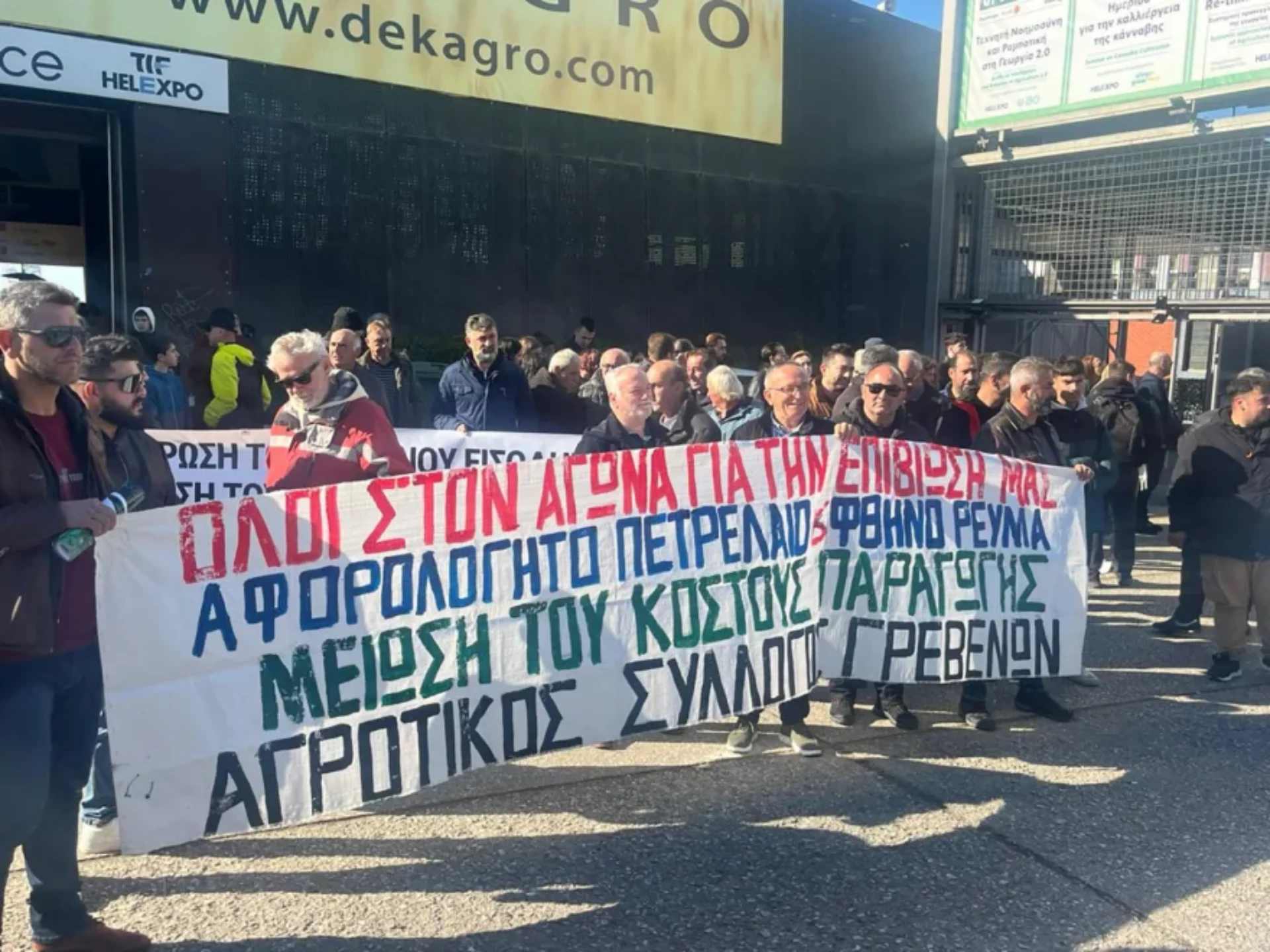 Στη Θεσσαλονίκη φτάνουν εκατοντάδες αγρότες για το συλλαλητήριο (φωτο)