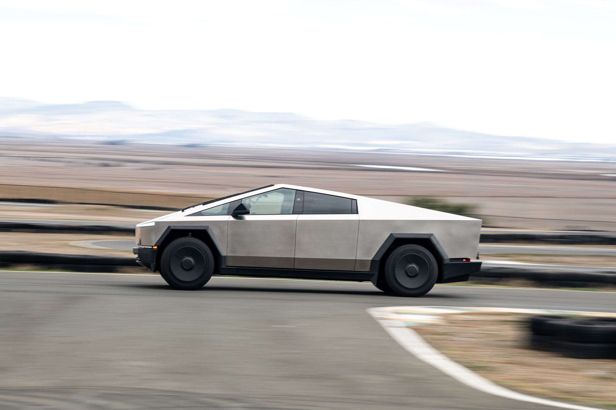 ilektriko-pick-up-tesla-cybertruck