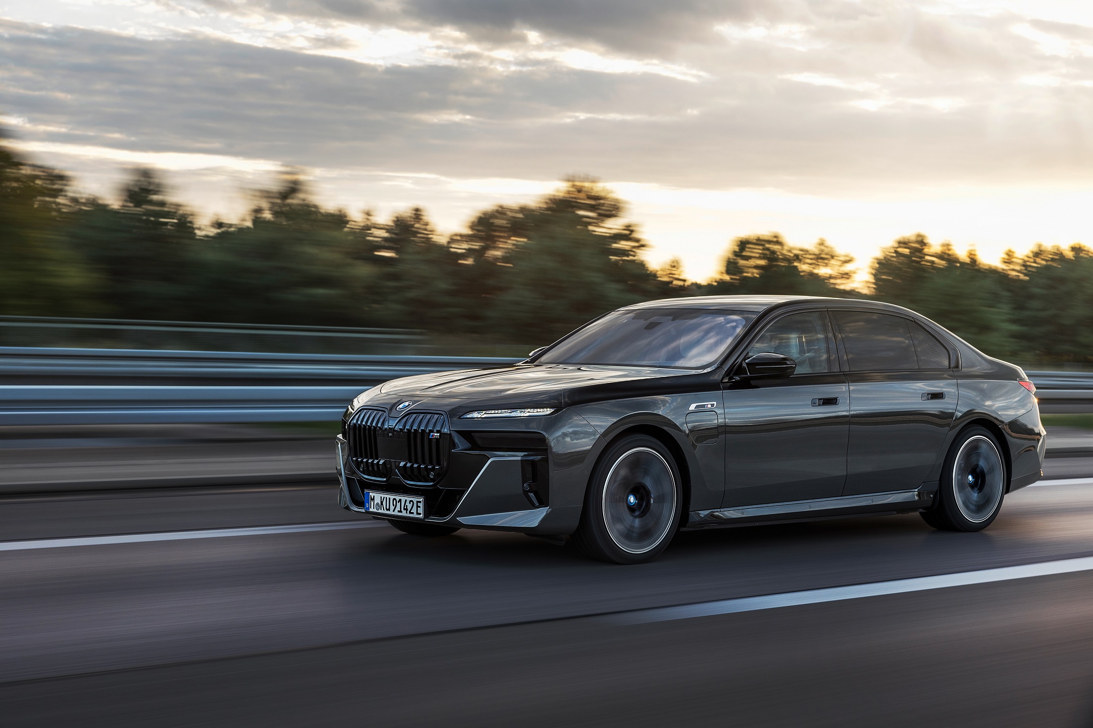 bmw-m760e-xdrive