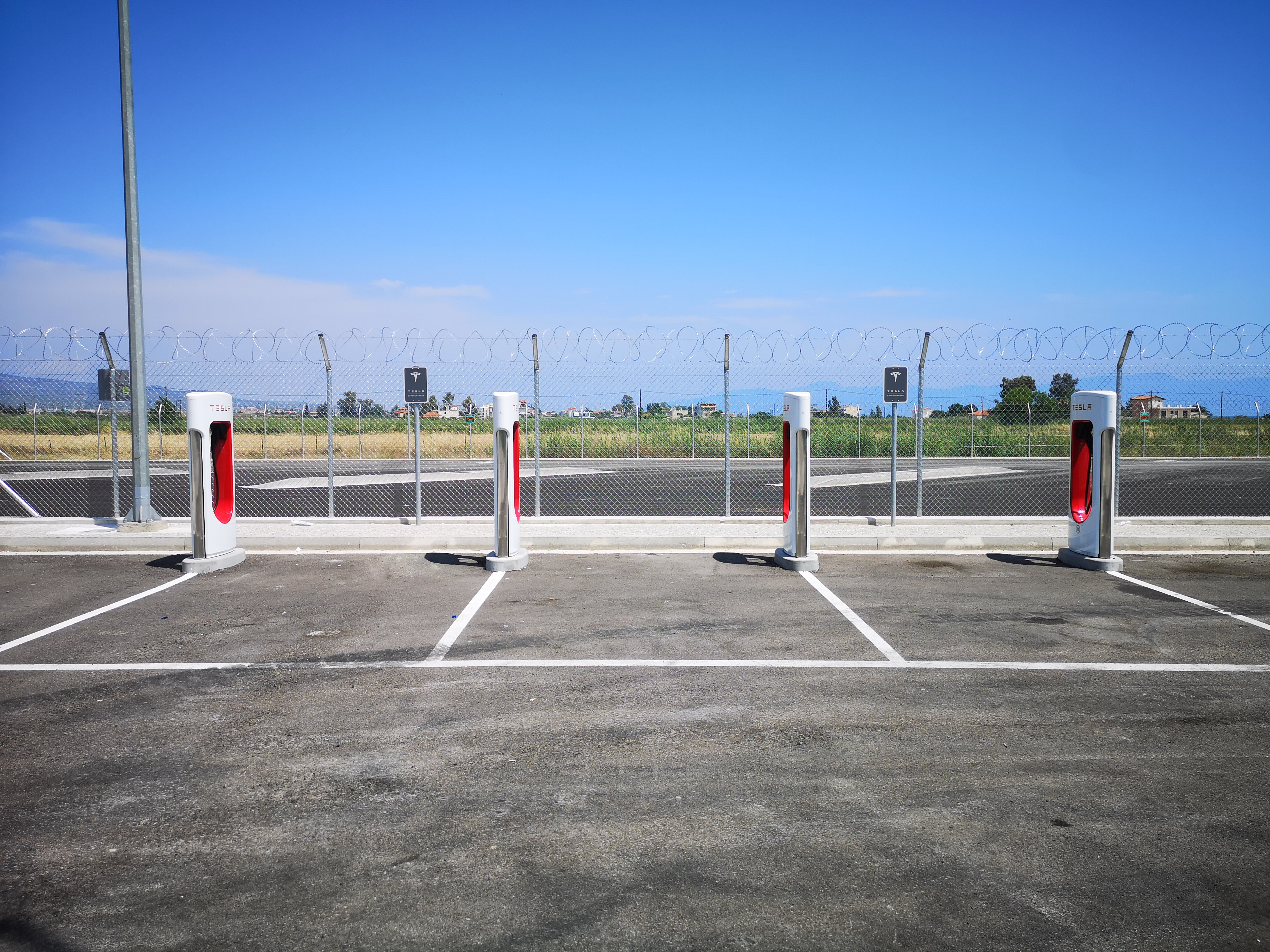 tesla-spercharger-atalanti-fortistis