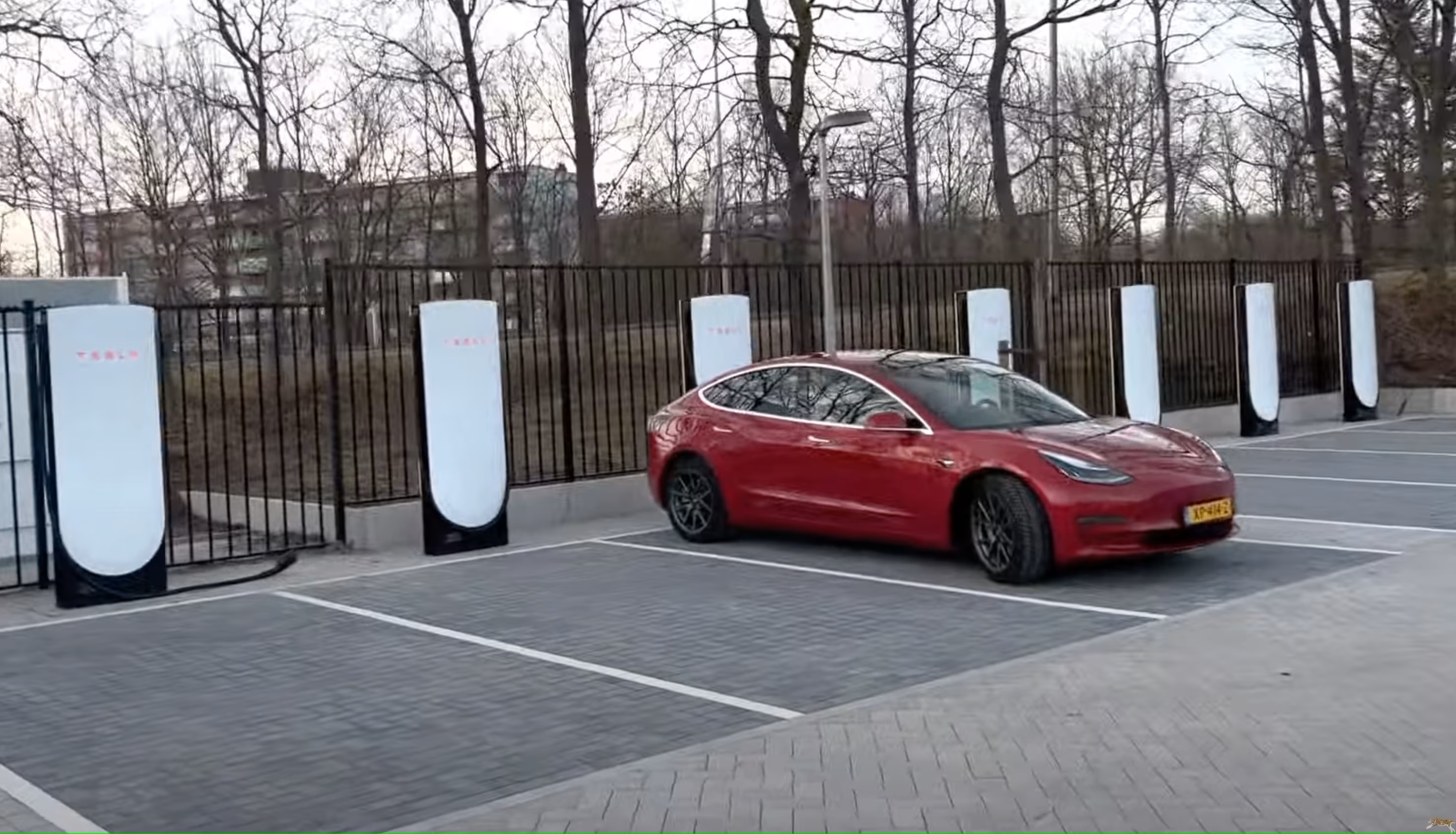 tesla-superchargers-v4-ollandia-fortistis-taxifortistis-taxyfortistis-fortisi-4