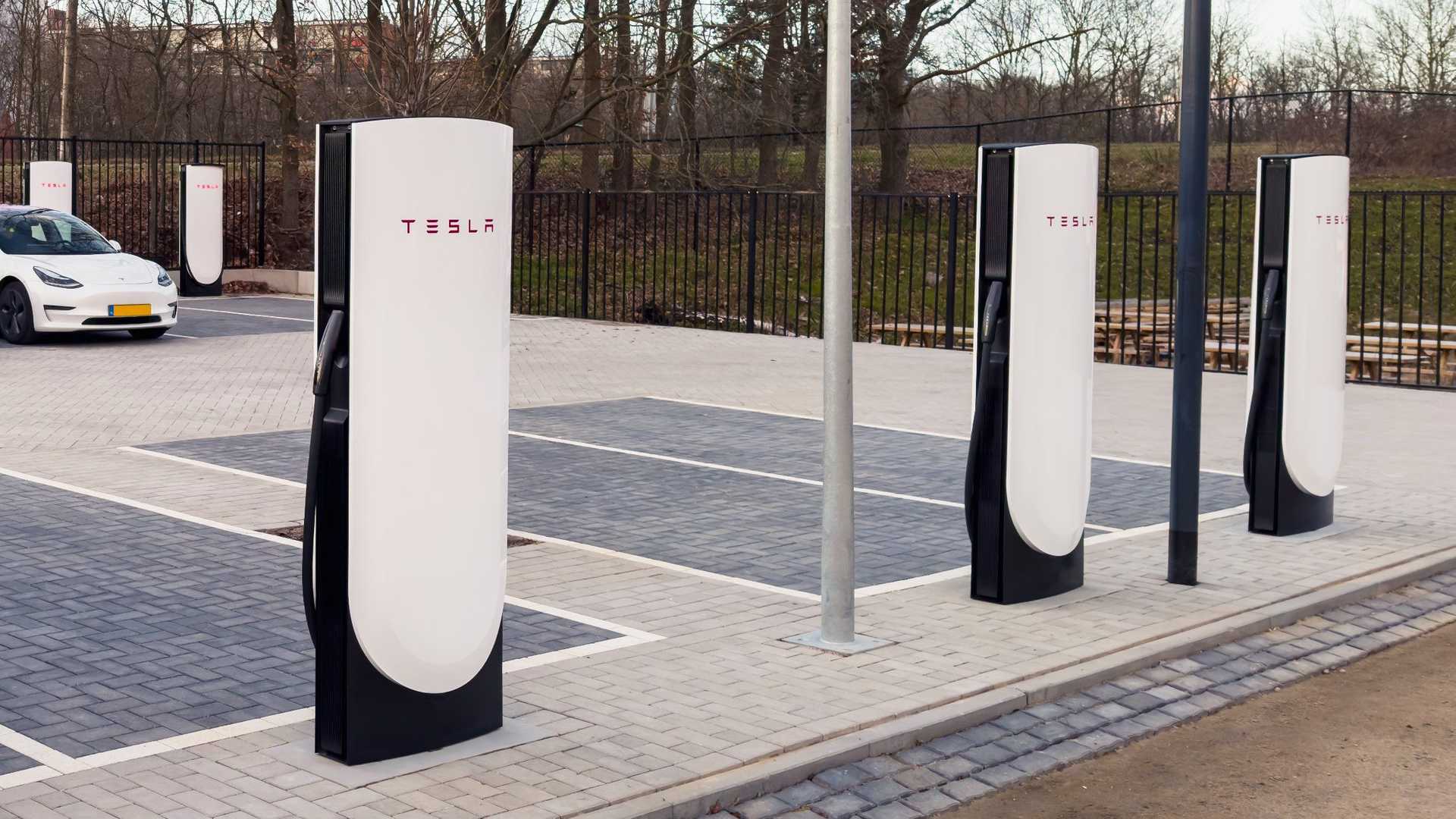 tesla-superchargers-v4-ollandia-fortistis-taxifortistis-taxyfortistis-fortisi-2