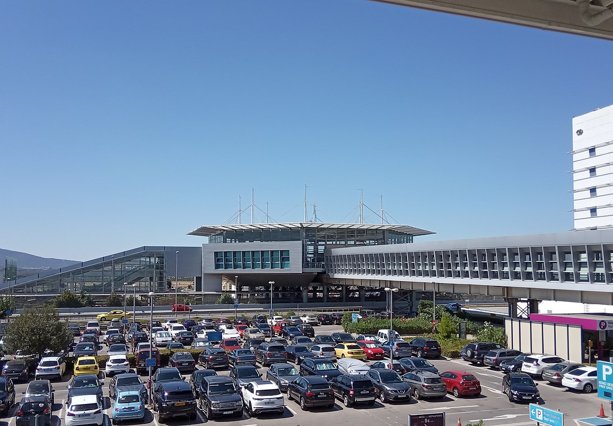 https://ellada.press/wp-content/uploads/2024/02/Parking-Ελ-Βενιζέλος-Ένα-από-τα-φτηνότερα-ή-από-τα.jpg