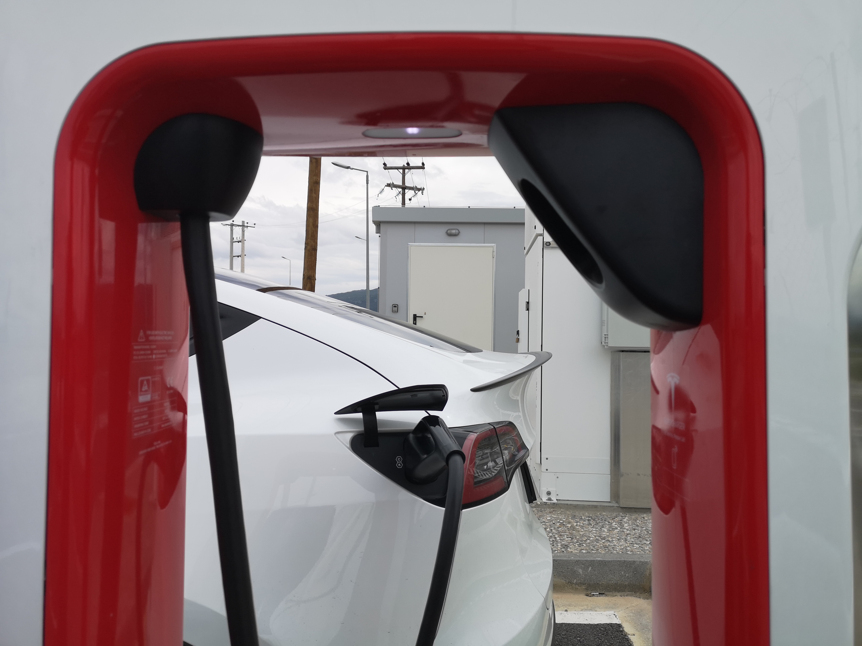 https://ellada.press/wp-content/uploads/2024/02/Tesla-Ποιοι-θα-συνεχίσουν-να-φορτίζουν-δωρεάν-στους-Superchargers.jpg