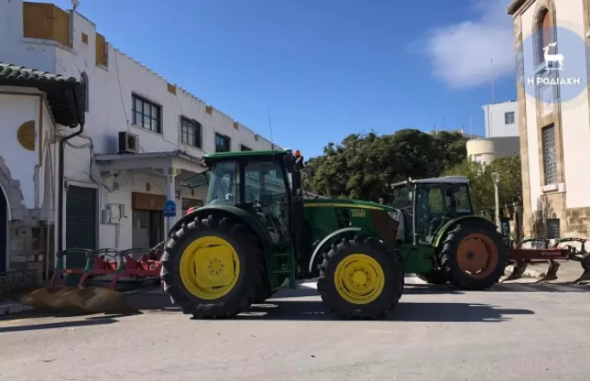 Αγρότες: Έκλεισαν με τρακτέρ το κέντρο της Ρόδου (βίντεο) 