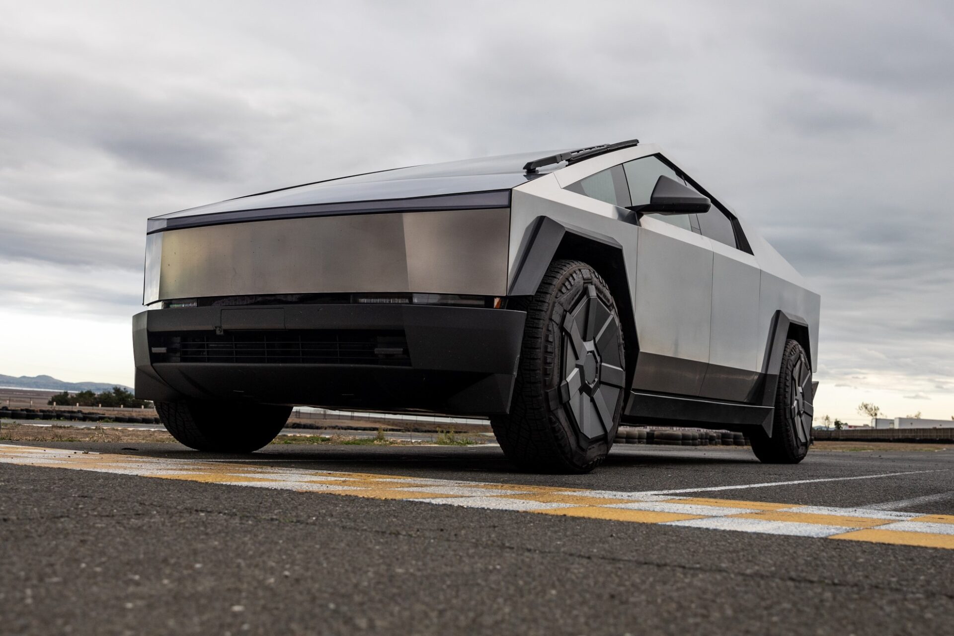 tesla-cybertruck-pick-up-ilektriko