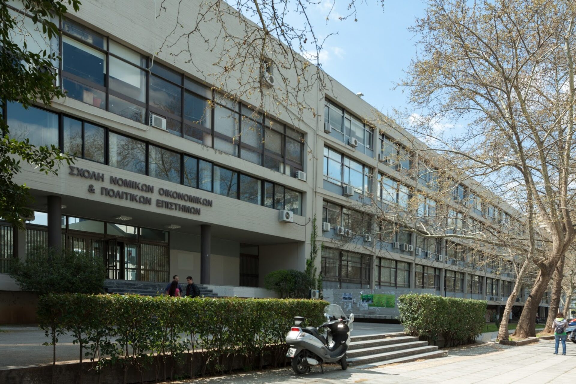 Θεσσαλονίκη: Φοιτητές και εκπαιδευτικοί πραγματοποίησαν πορεία ενάντια στο νομοσχέδιο για τα μη κρατικά πανεπιστήμια