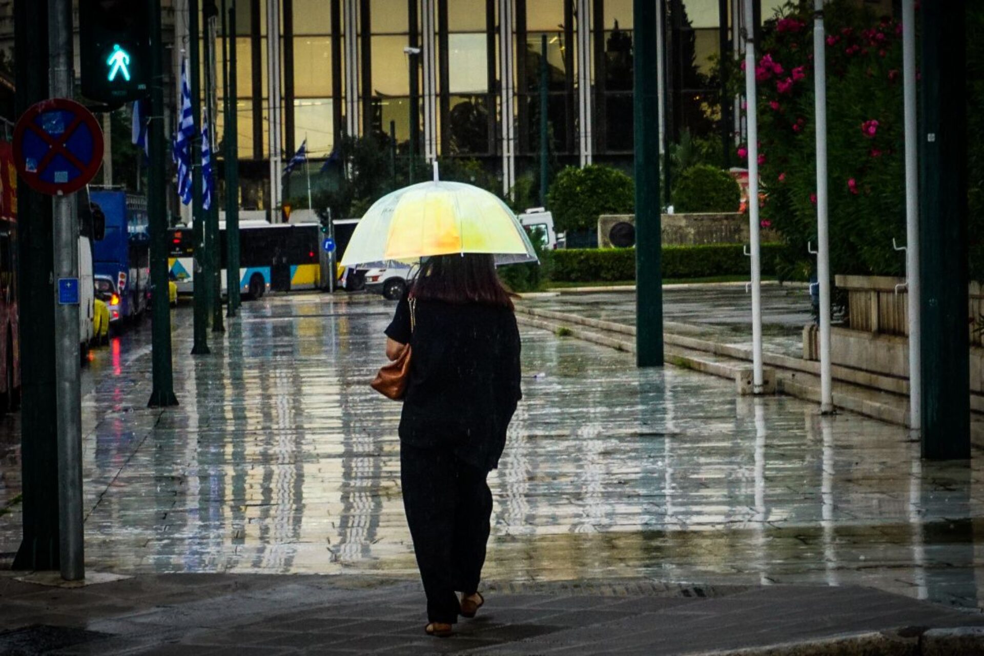 Καιρός: Καταιγίδες και ισχυροί νοτιάδες – Τι θα γίνει στην Αττική