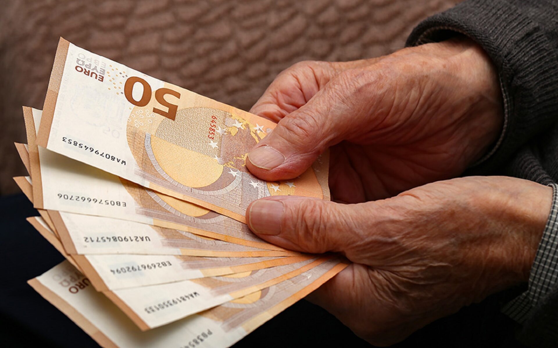 Κρήτη: Συνταξιούχος δεν μπορεί να πάρει εφάπαξ γιατί είχε χωρίς να το γνωρίζει απλήρωτες κλήσεις από το 2003