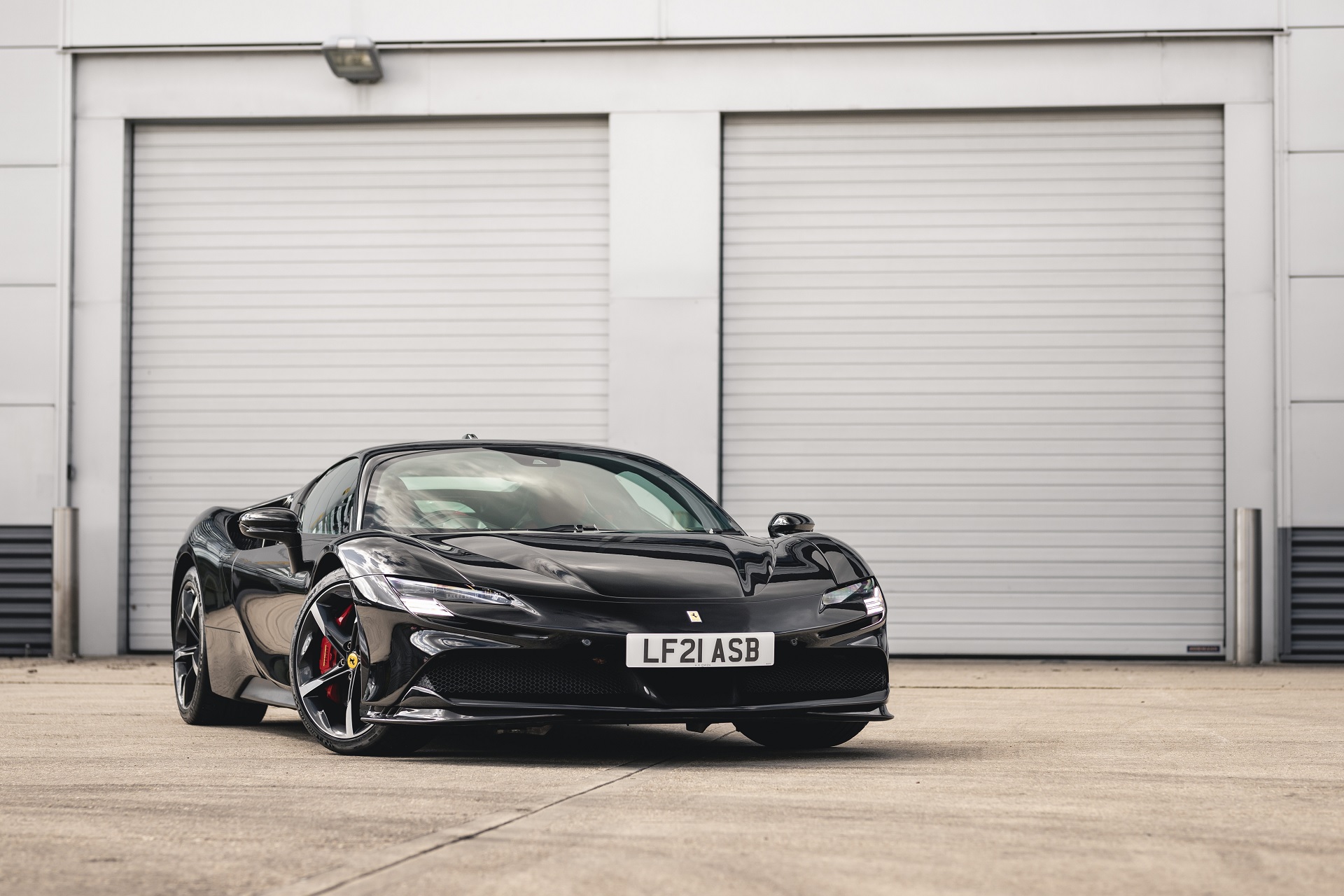Ferrari-SF90-car-aggelia-1