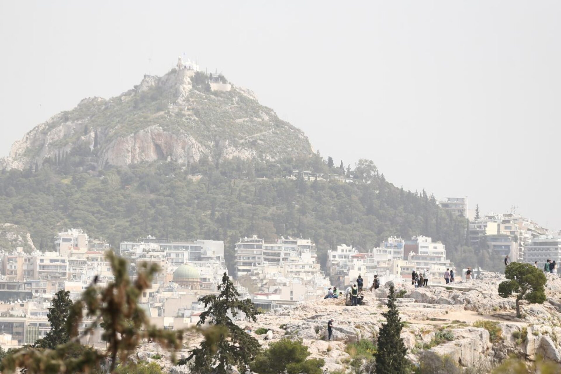 Αφρικανική σκόνη: Φεύγει για να ξανάρθει – Ερχονται 30άρια και ομίχλες θαλάσσης