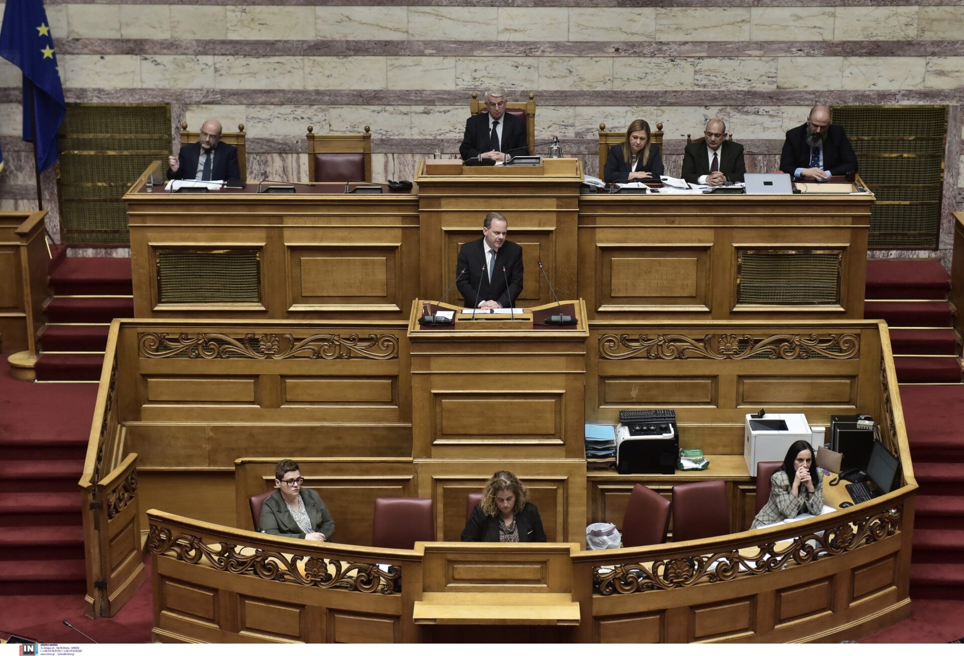 5 το πρωί: Η σύγκρουση στη Βουλή για την πρόταση δυσπιστίας - Η σκόνη από τη Σαχάρα - Το γράμμα της 12χρονης από τον Κολωνό