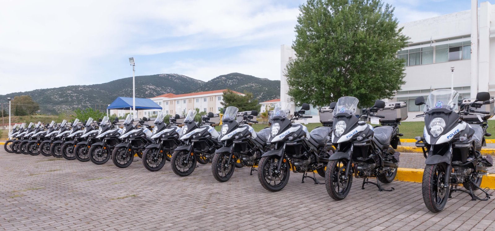 astynomia-16-nees-v-strom