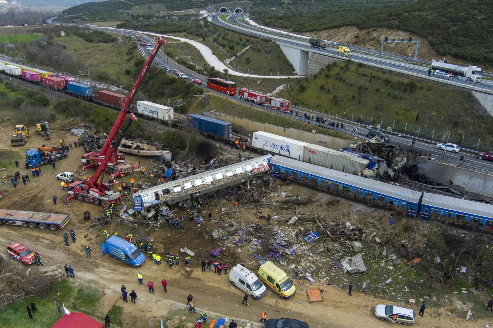 Σύνταγμα: Συγκέντρωση διαμαρτυρίας για το έγκλημα στα Τέμπη –  Φίλοι και συγγενείς των θυμάτων ζητούν δικαίωση
