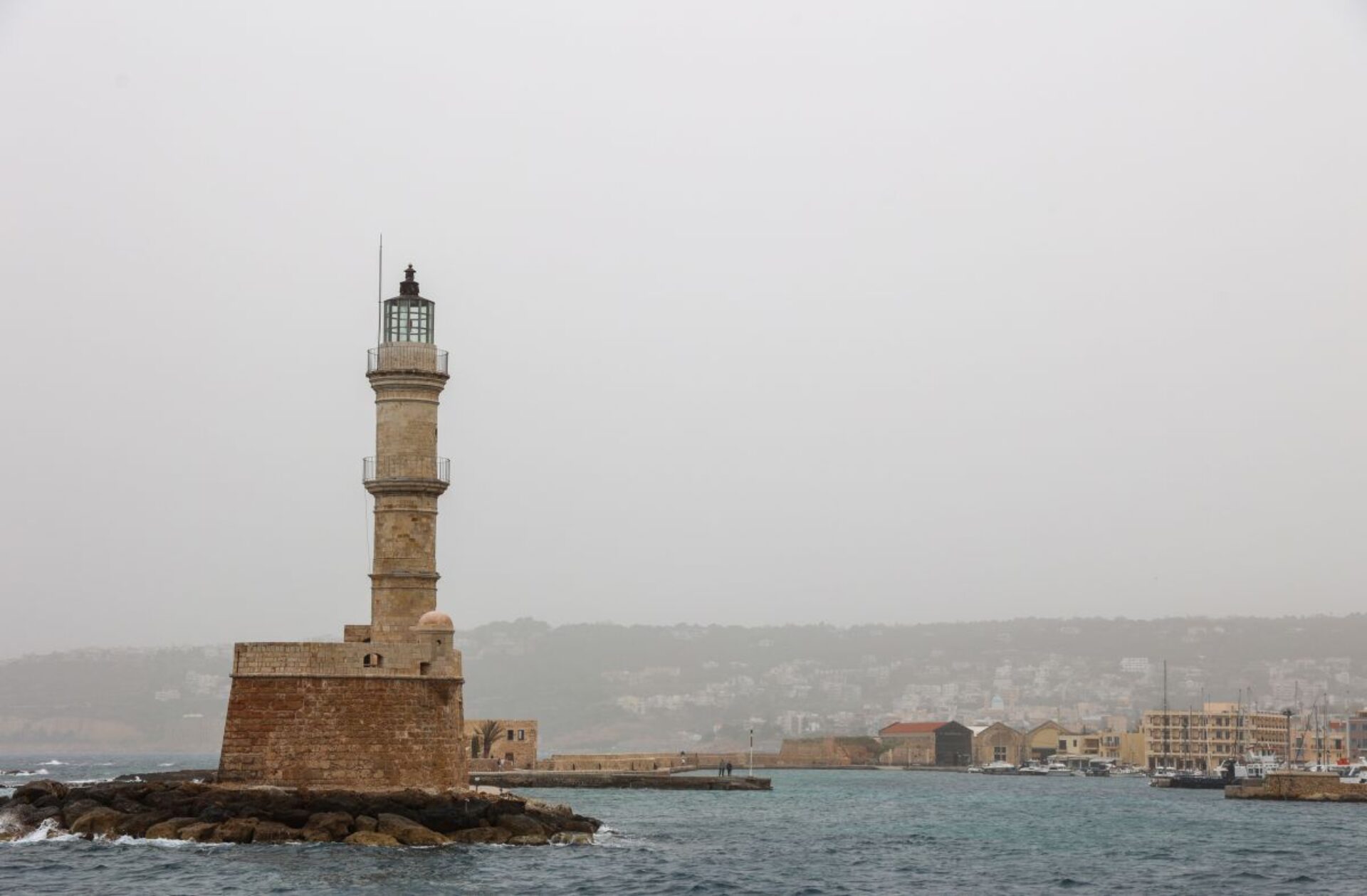 Καιρός: Φεύγει η αφρικανική σκόνη, μένει η ζέστη – Πότε αλλάζει το σκηνικό