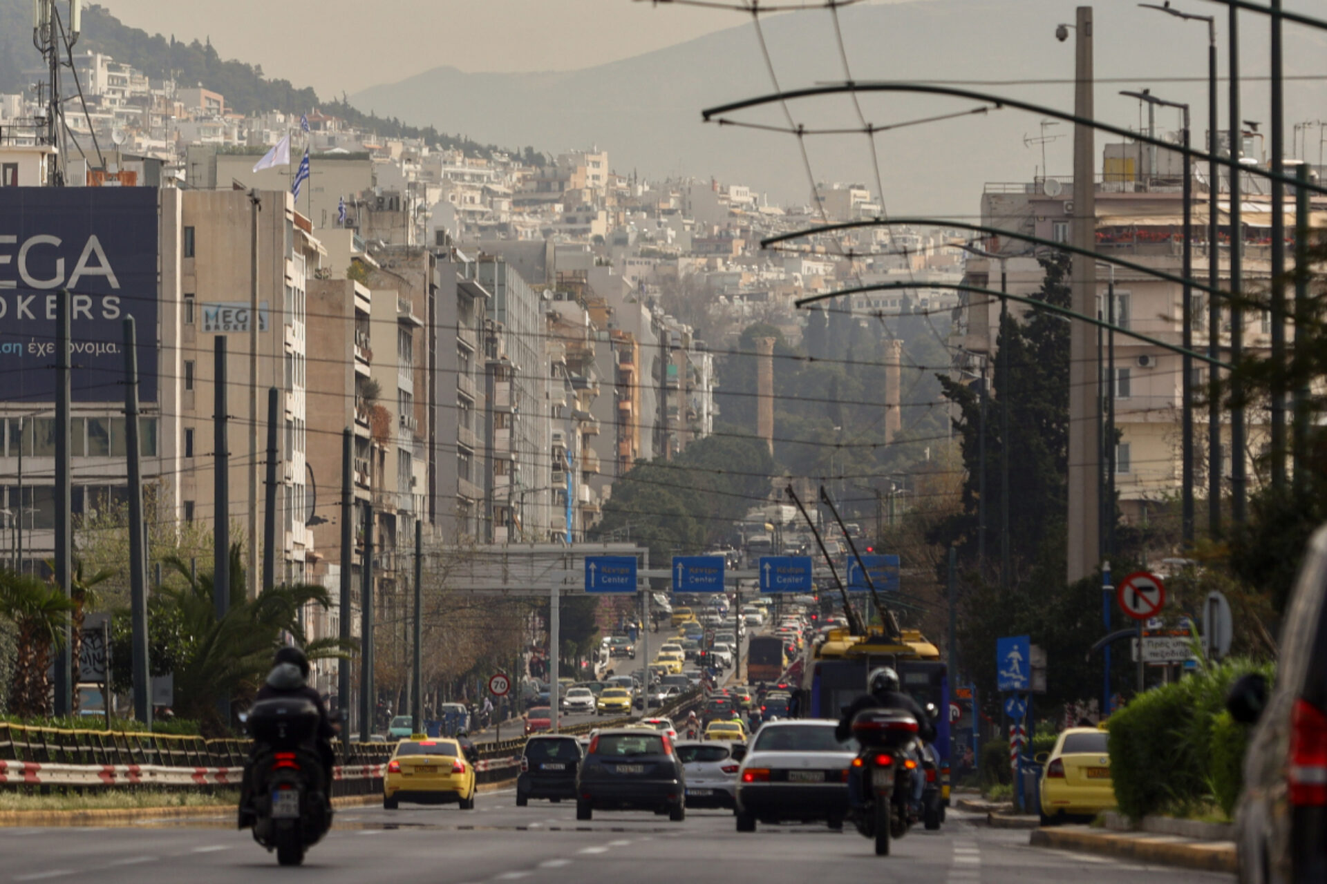 Η αφρικανική σκόνη σκέπασε την Αθήνα – Πότε υποχωρεί το φαινόμενο