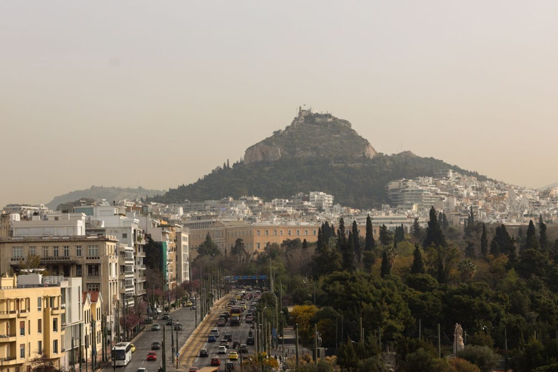 Καιρός: Στους 30 ο υδράργυρος στην Αττική – Υποχωρεί η αφρικανική σκόνη