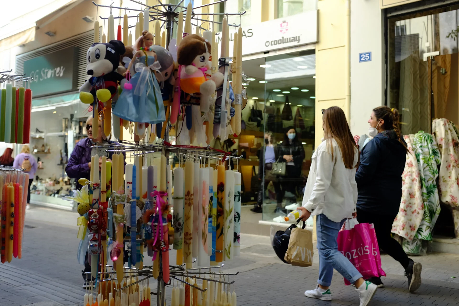 Πάσχα: Δείτε πότε αρχίζει το εορταστικό ωράριο των καταστημάτων για την φετινή χρονιά