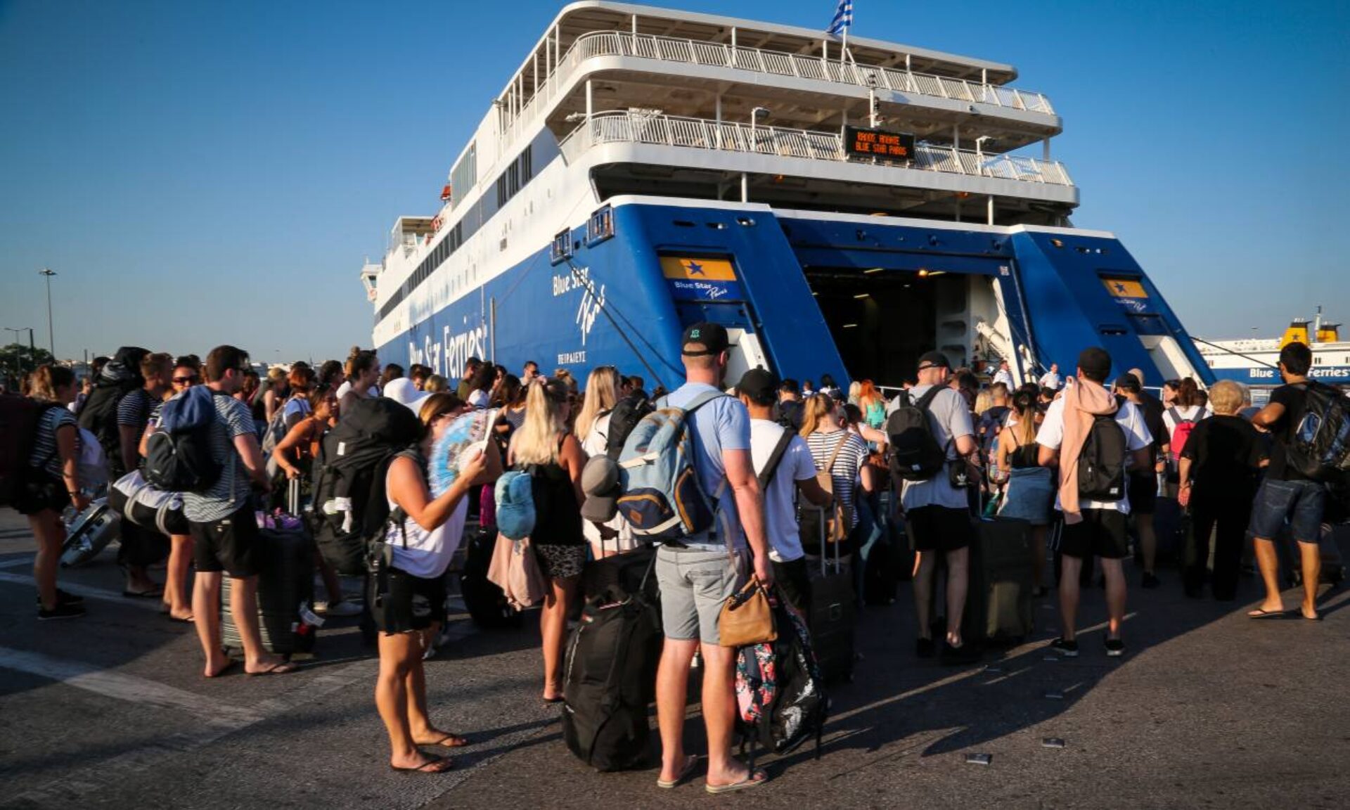 Τουρίστρια έμεινε έκπληκτη με το χάος στα ελληνικά πλοία – «Περίμενα πλήθος κόσμου, αλλά δεν είχα ιδέα»