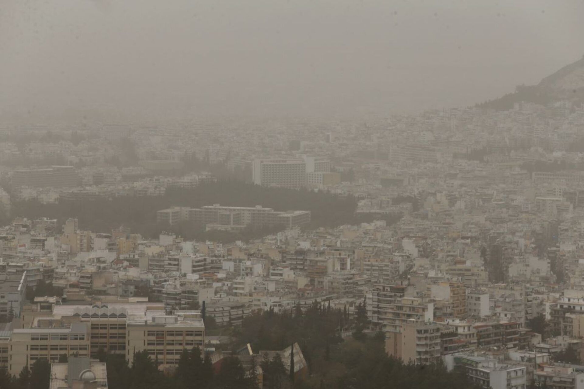 Καιρός: Απότομη άνοδος της θερμοκρασίας και αφρικανική σκόνη – Ποιες περιοχές θα σκεπάσει