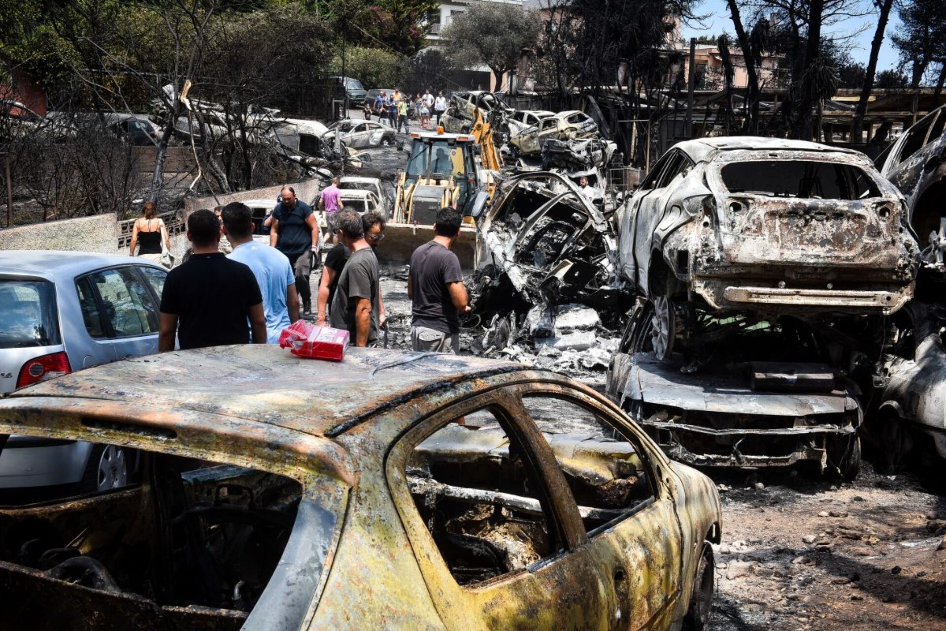 5 το πρωί: Ανατροπή στη δίκη για το Μάτι - Αποσύρεται το εμβόλιο της AstraZeneca - Στο Final Four ο Ολυμπιακός