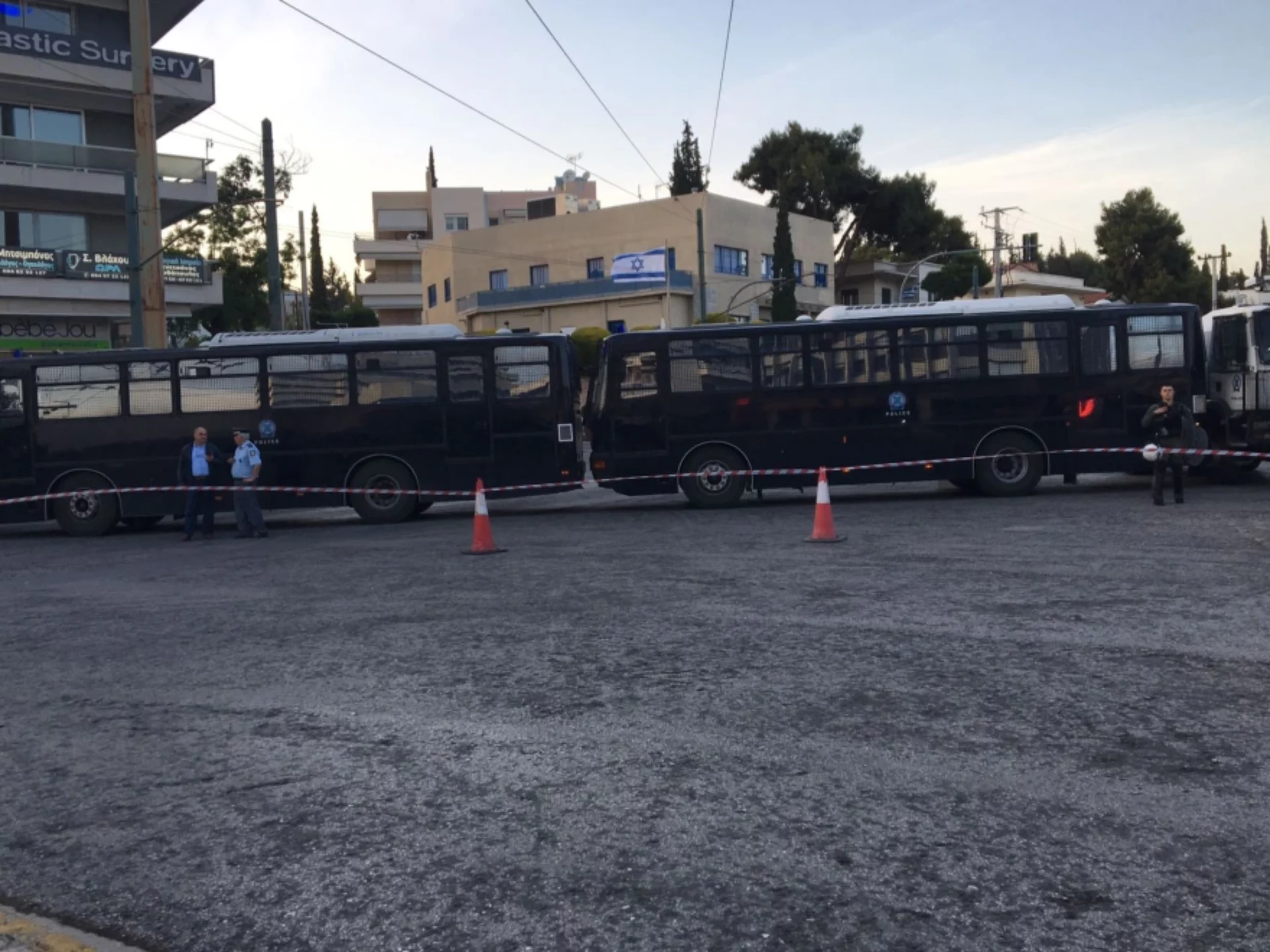 Κλειστοί οι δρόμοι στο κέντρο της Αθήνας: Διαδηλώσεις υπέρ της Παλαιστίνης έξω από τις πρεσβείες Ισραήλ και ΗΠΑ (φώτο)