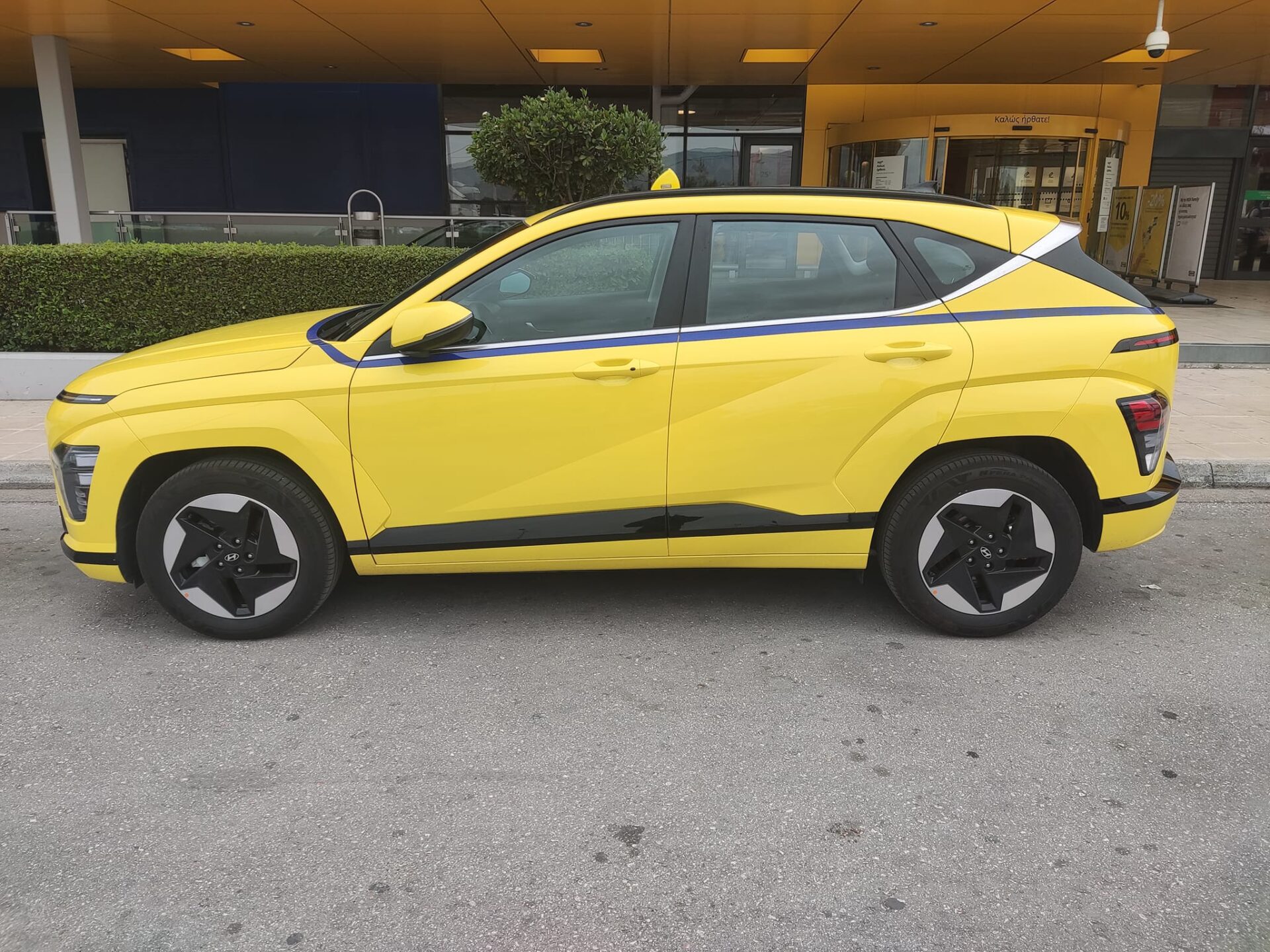 2-hyundai-kona-electric-taxi
