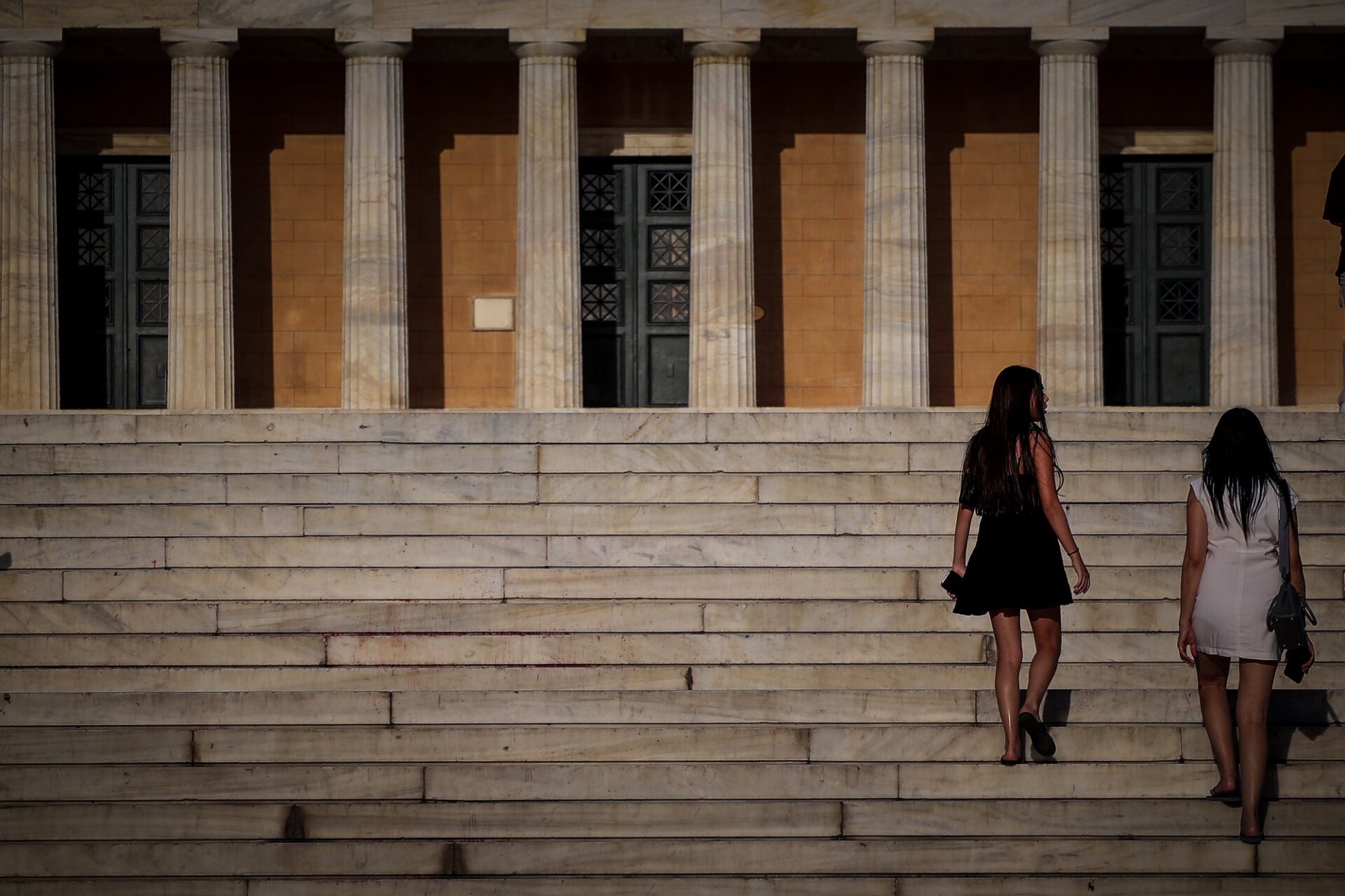 Καιρός: Πολύ υψηλός κίνδυνος φωτιάς και άνεμοι έως 7 μποφόρ το Σάββατο
