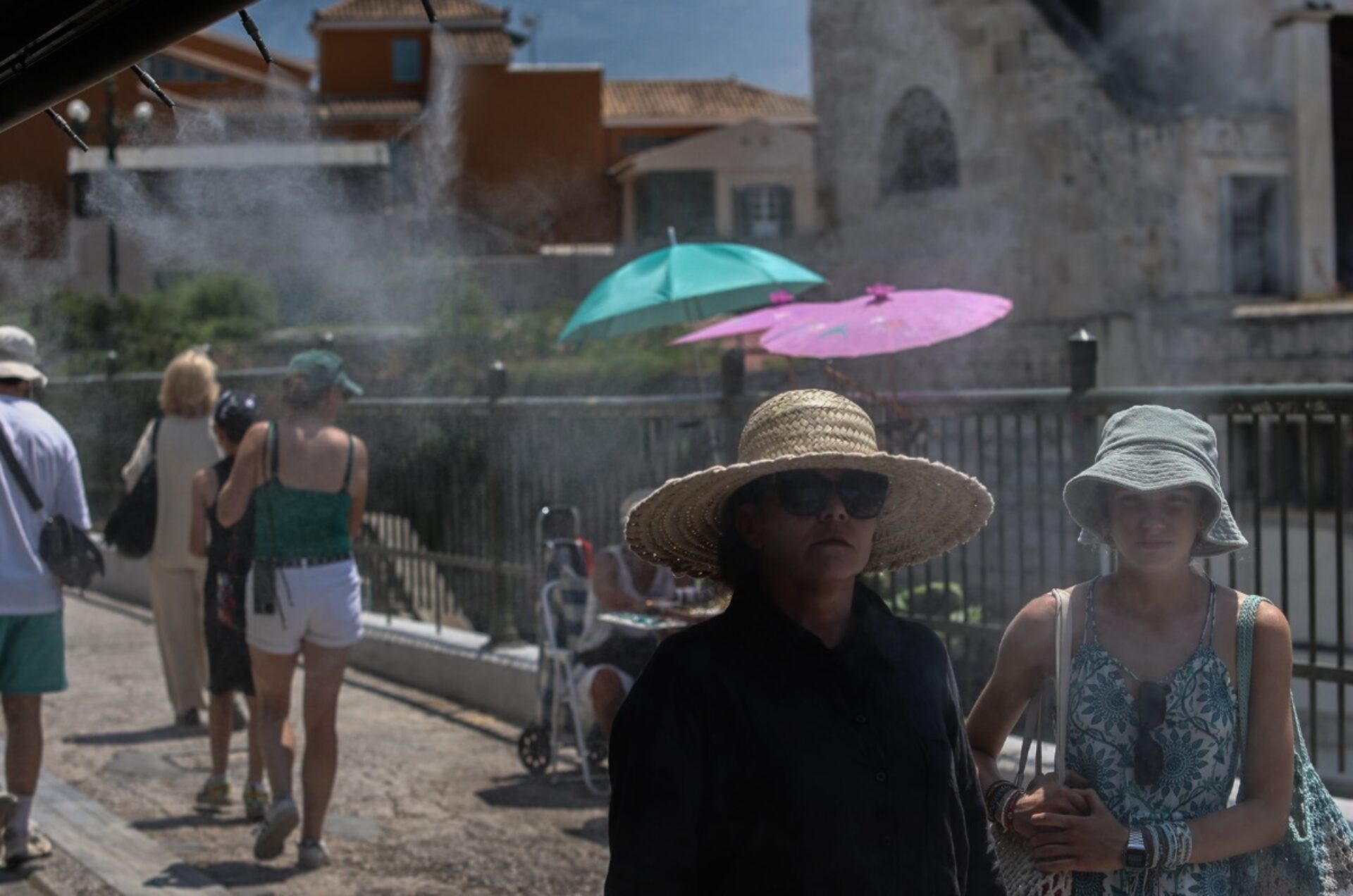 Καύσωνας: Ξεκινά σήμερα το καυτό τριήμερο – Ποιες περιοχές θα «ψηθούν»