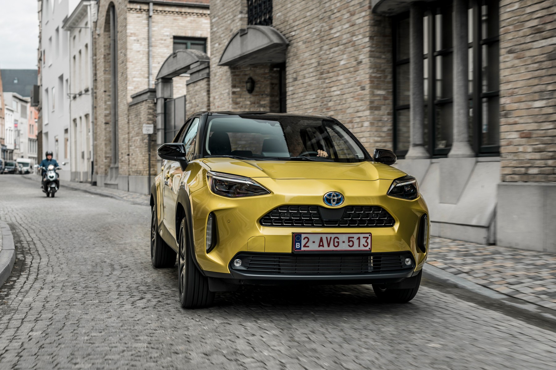 YARIS CROSS
