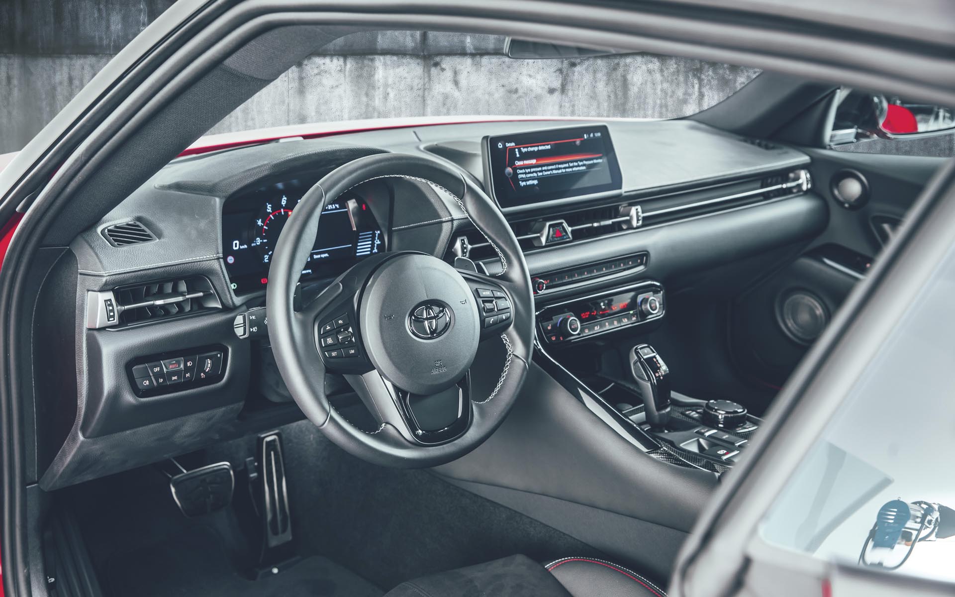 https://ellada.press/wp-content/uploads/2024/06/Το-πρώτο-Toyota-που-δεν-θα-καίει-μόνο-κλασική-βενζίνη.jpg