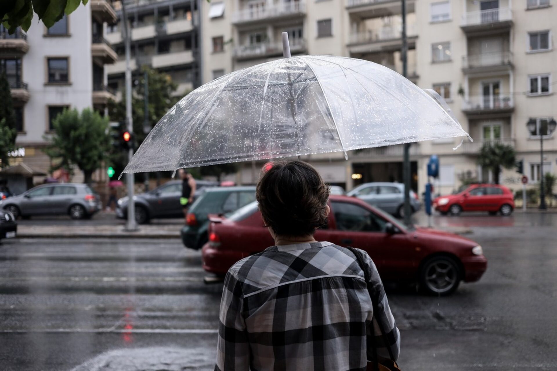Καιρός: Μπουρίνια και χαλάζι μετά τον επίμονο καύσωνα – Νέα πτώση την Πέμπτη