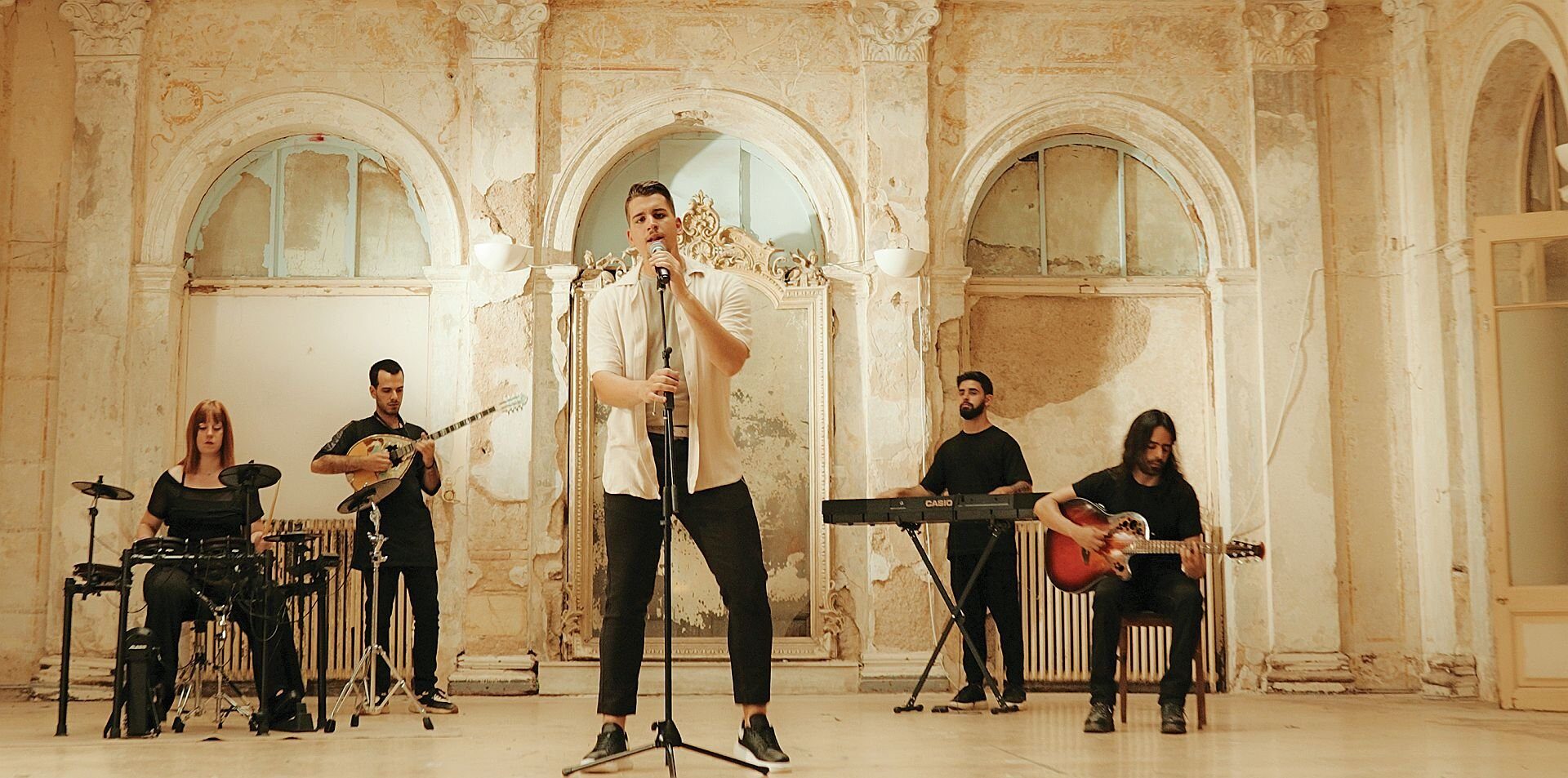 Νέο-σουξέ-από-τον-γιο-της-Βόσσου.jpg