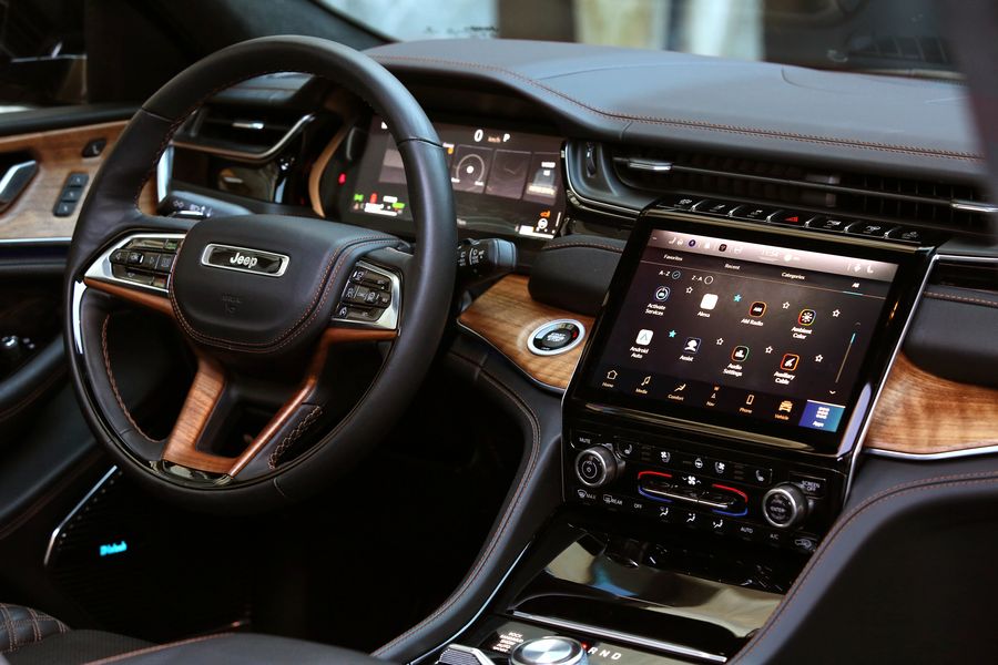 Jeep Grand Cherokee interior