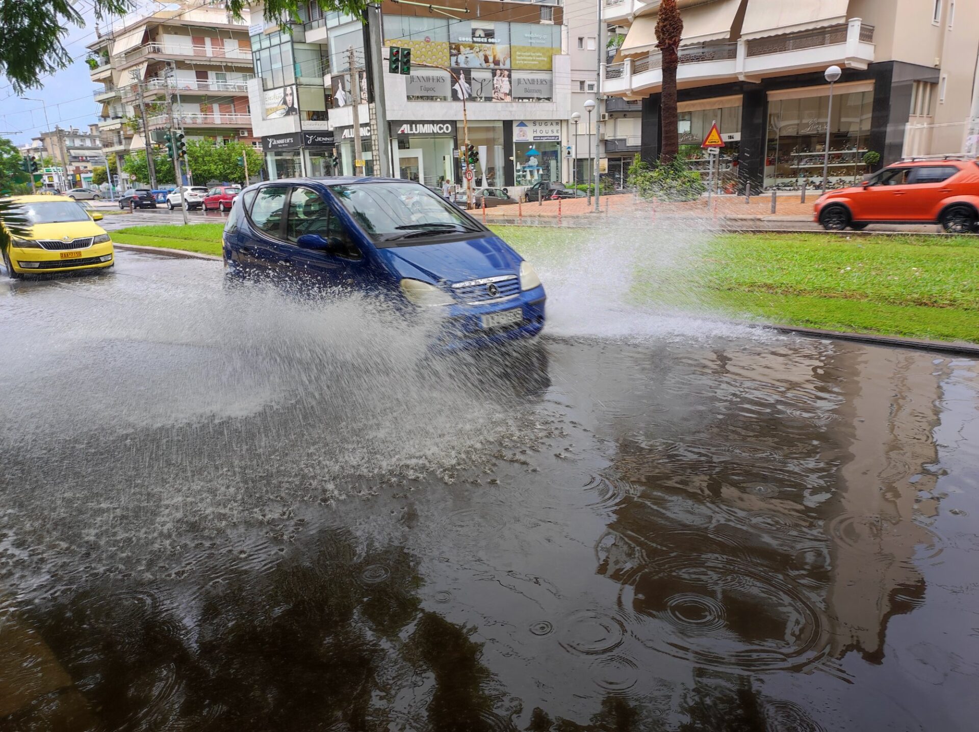 Καιρός: Προβλήματα στην Αττική από την κακοκαιρία – Πότε υποχωρεί