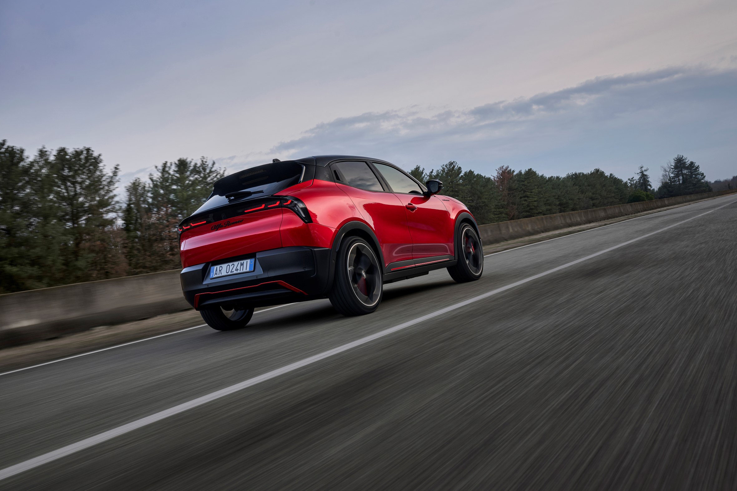 https://ellada.press/wp-content/uploads/2024/10/1727770454_398_Η-Alfa-Romeo-Junior-που-καίει-3-ευρώ-στα-100.jpg
