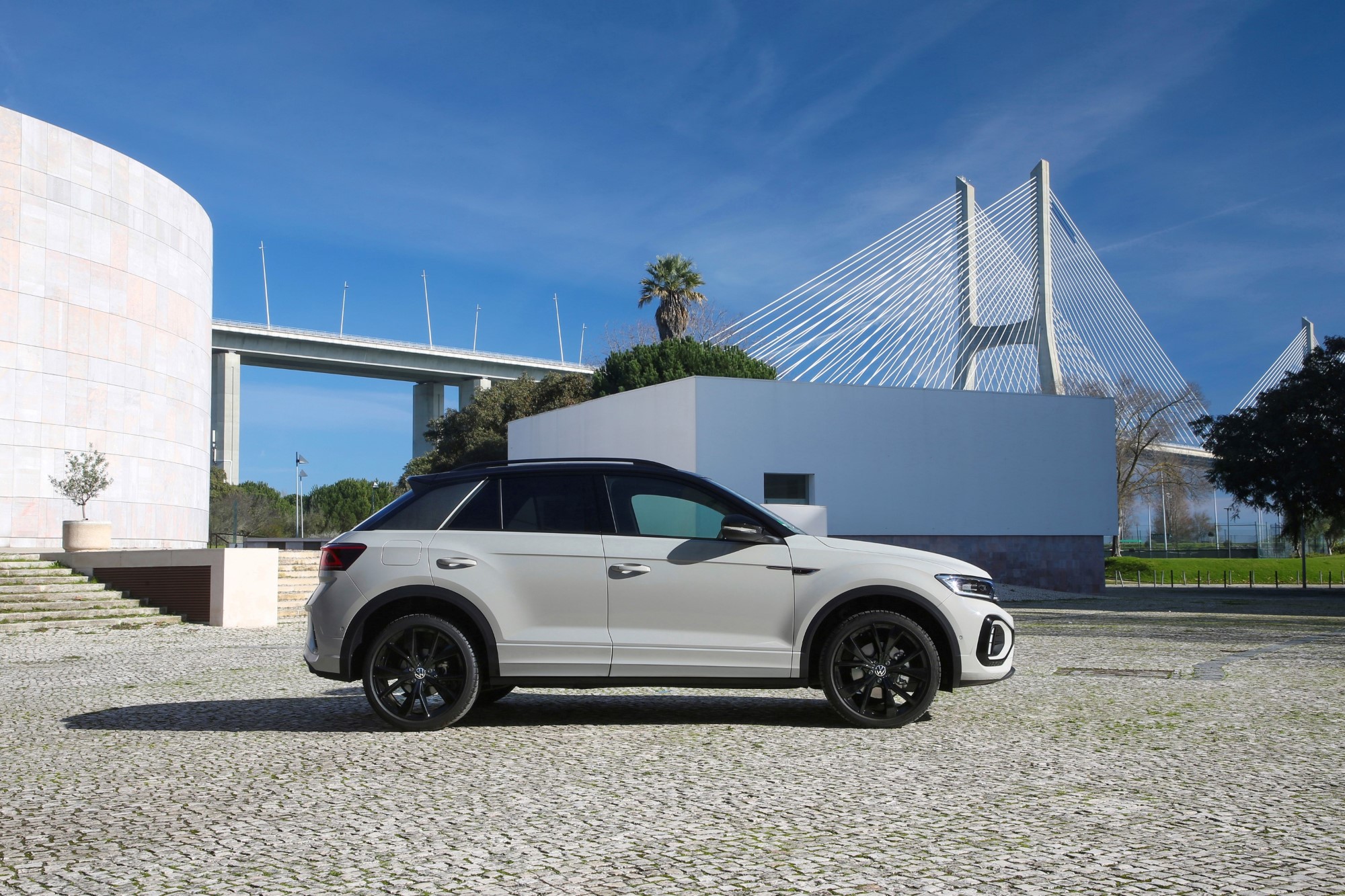 https://ellada.press/wp-content/uploads/2024/10/1729330343_307_Volkswagen-T-Roc-Το-SUV-που-θα-σας-κάνει-να-ξεχάσετε.jpeg