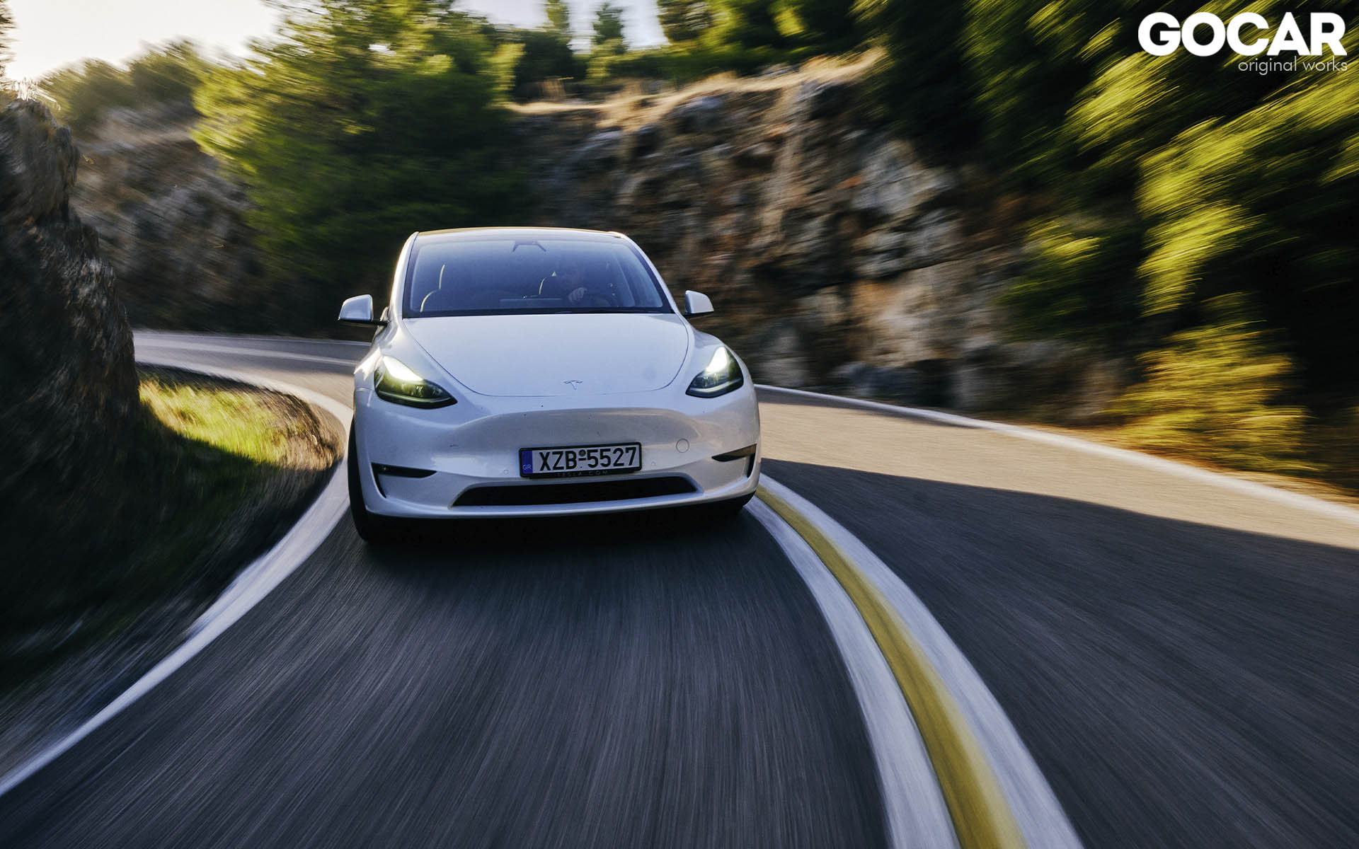 https://ellada.press/wp-content/uploads/2024/10/Tesla-Model-Y-Ποιες-εκδόσεις-πωλούνται-στην-Ελλάδα-Τιμές.jpg