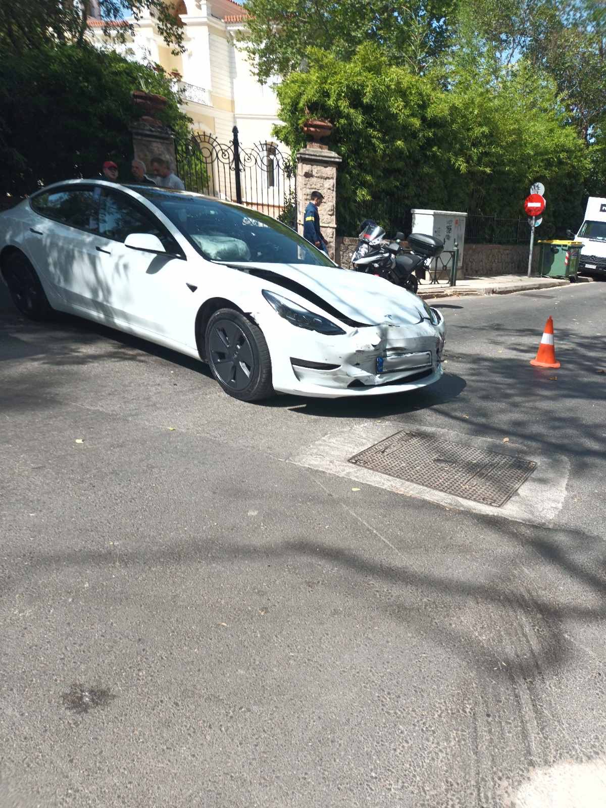tesla-model-3 atixima-trakarisma-kifisia