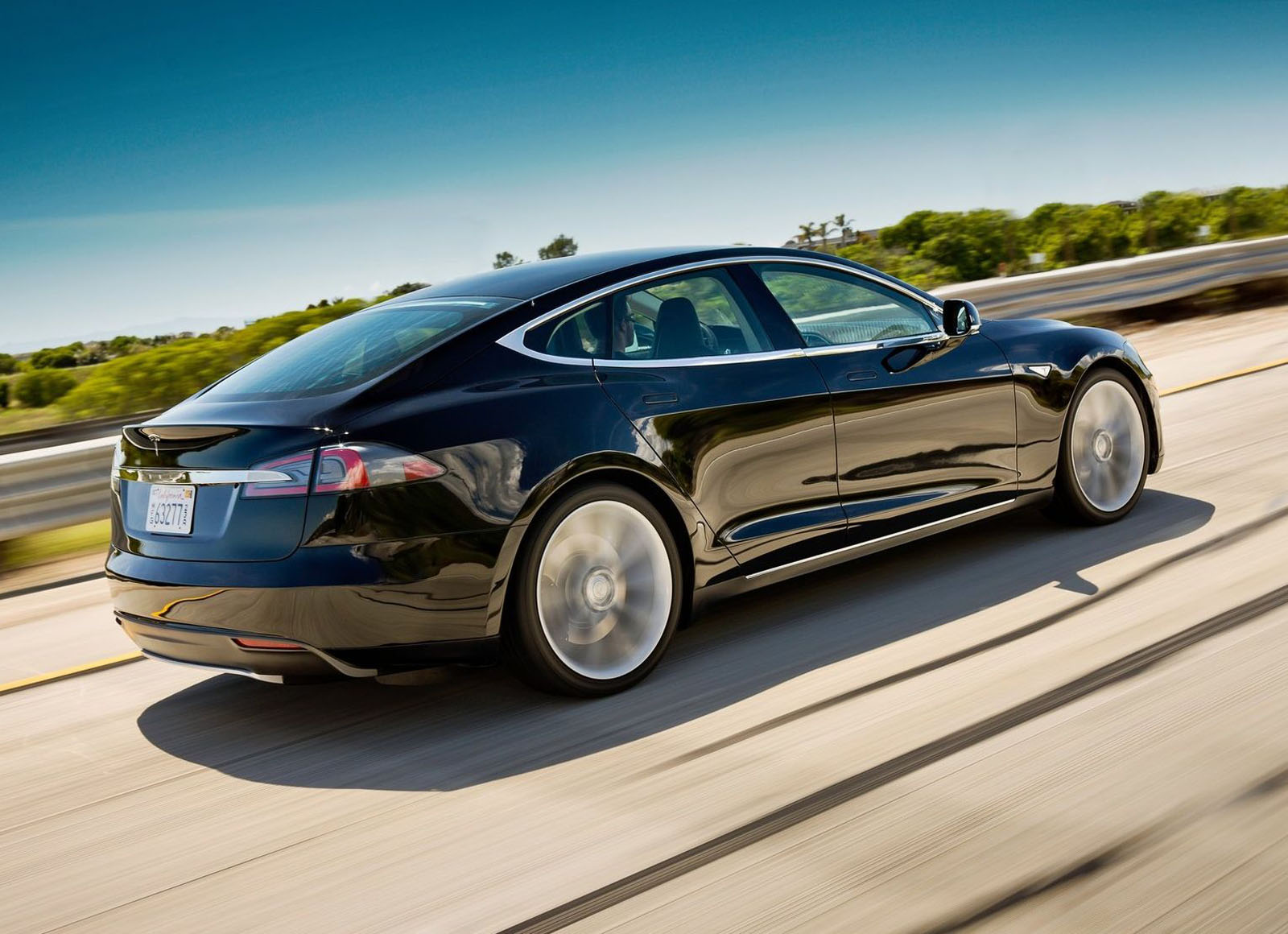 https://ellada.press/wp-content/uploads/2024/10/Μεταχειρισμένο-Model-S-10-ετών-αξίζει-μόνο-4500-E-για.jpg