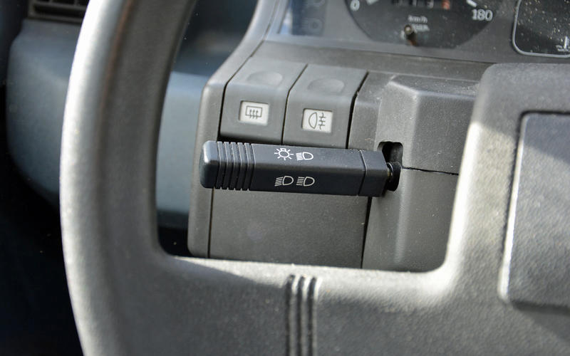 top10-strange-laws-rear-lights
