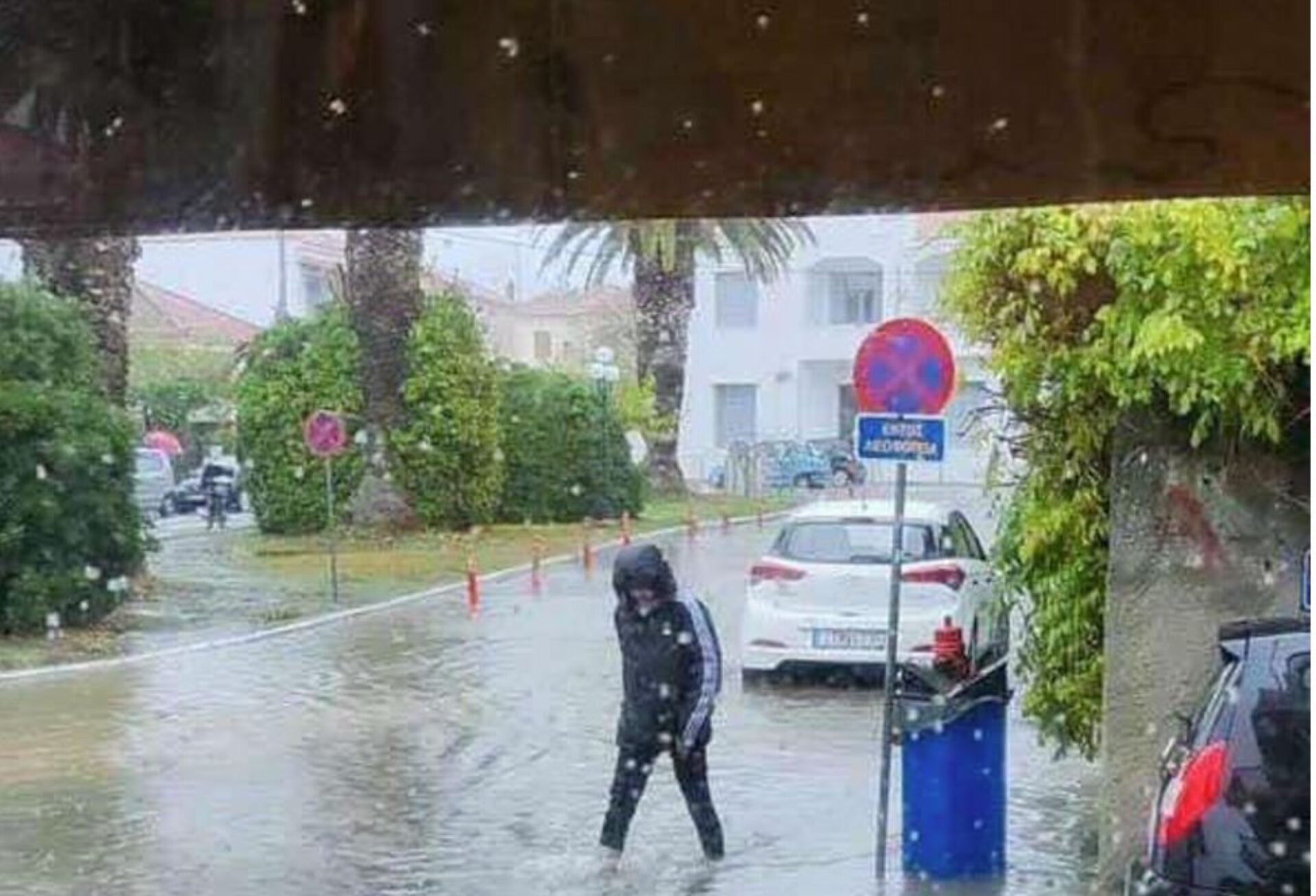 Κακοκαιρία bora: Ραγδαία επιδείνωση – Πλημμύρες σε Λήμνο, εγκλωβισμένοι και 112