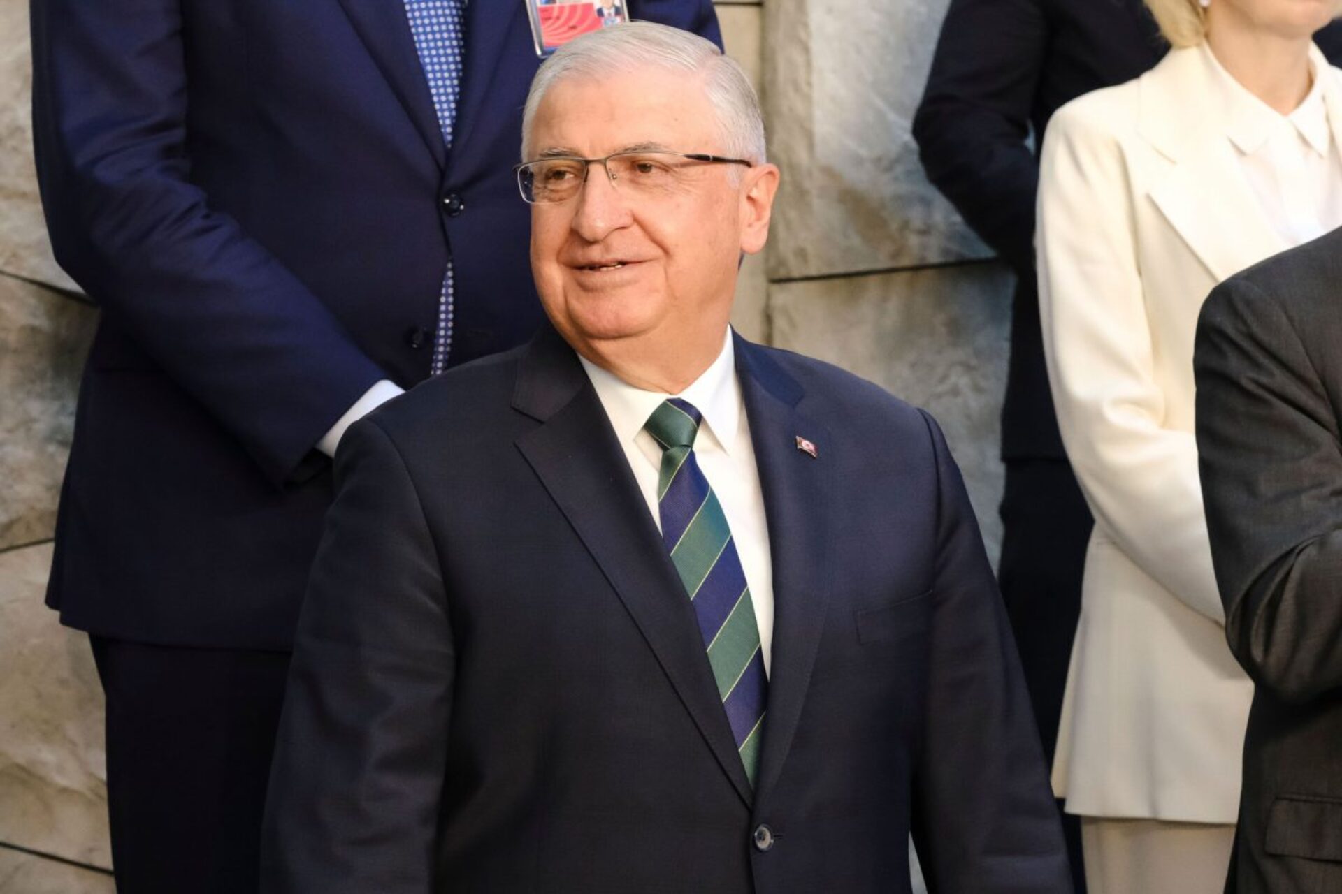 5 το πρωί: «Φουρτούνα» στο Αιγαίο - Διαφωνία με τον Καραμανλή - Τρένα στον αυτόματο