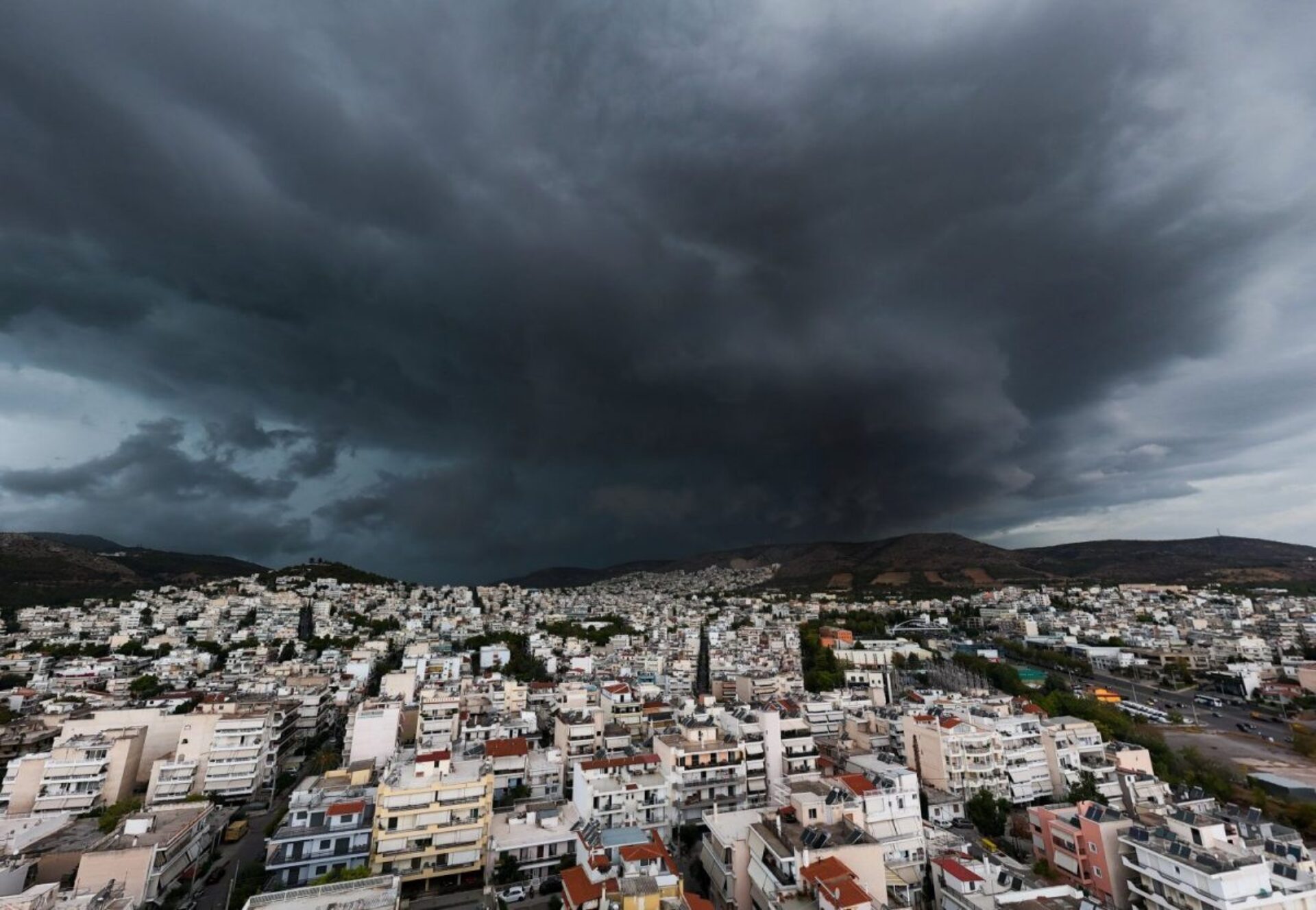 Κακοκαιρία Bora: Έκτακτο δελτίο της ΕΜΥ – Οι περιοχές που θα πέσει πολλή βροχή