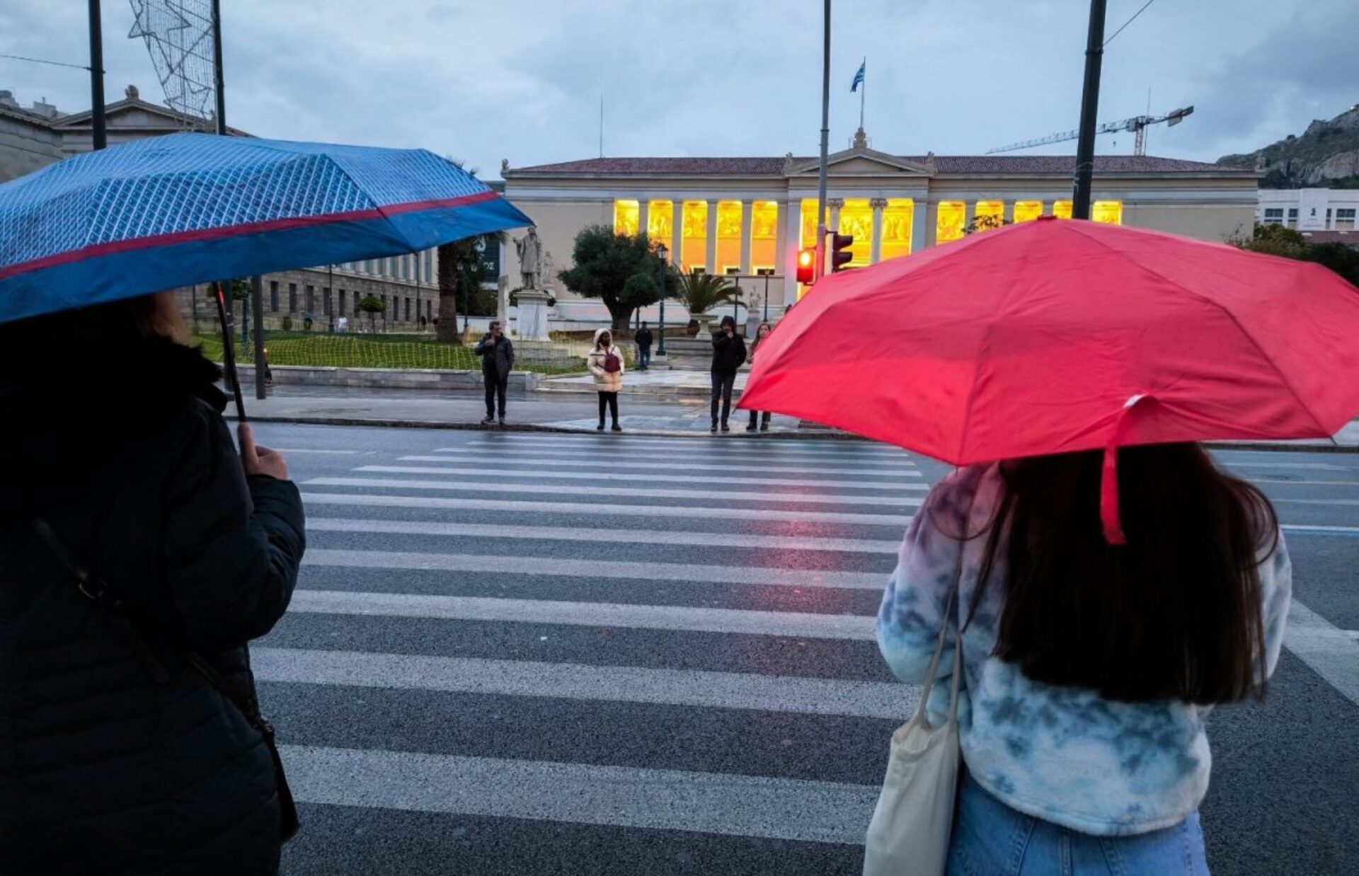Καιρός: Έρχονται «λευκά» Χριστούγεννα και κρύο – Βροχές και καταιγίδες την Παρασκευή