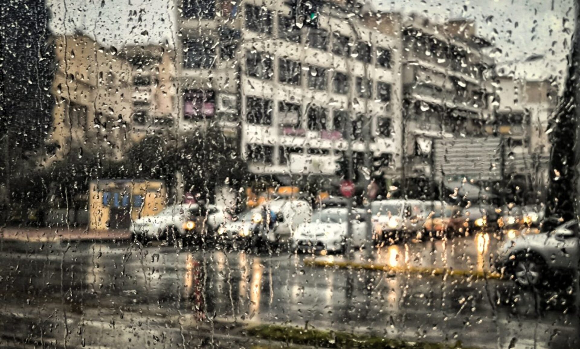 Καιρός: Χριστούγεννα με χιόνια και στην Αττική – Βροχές και καταιγίδες