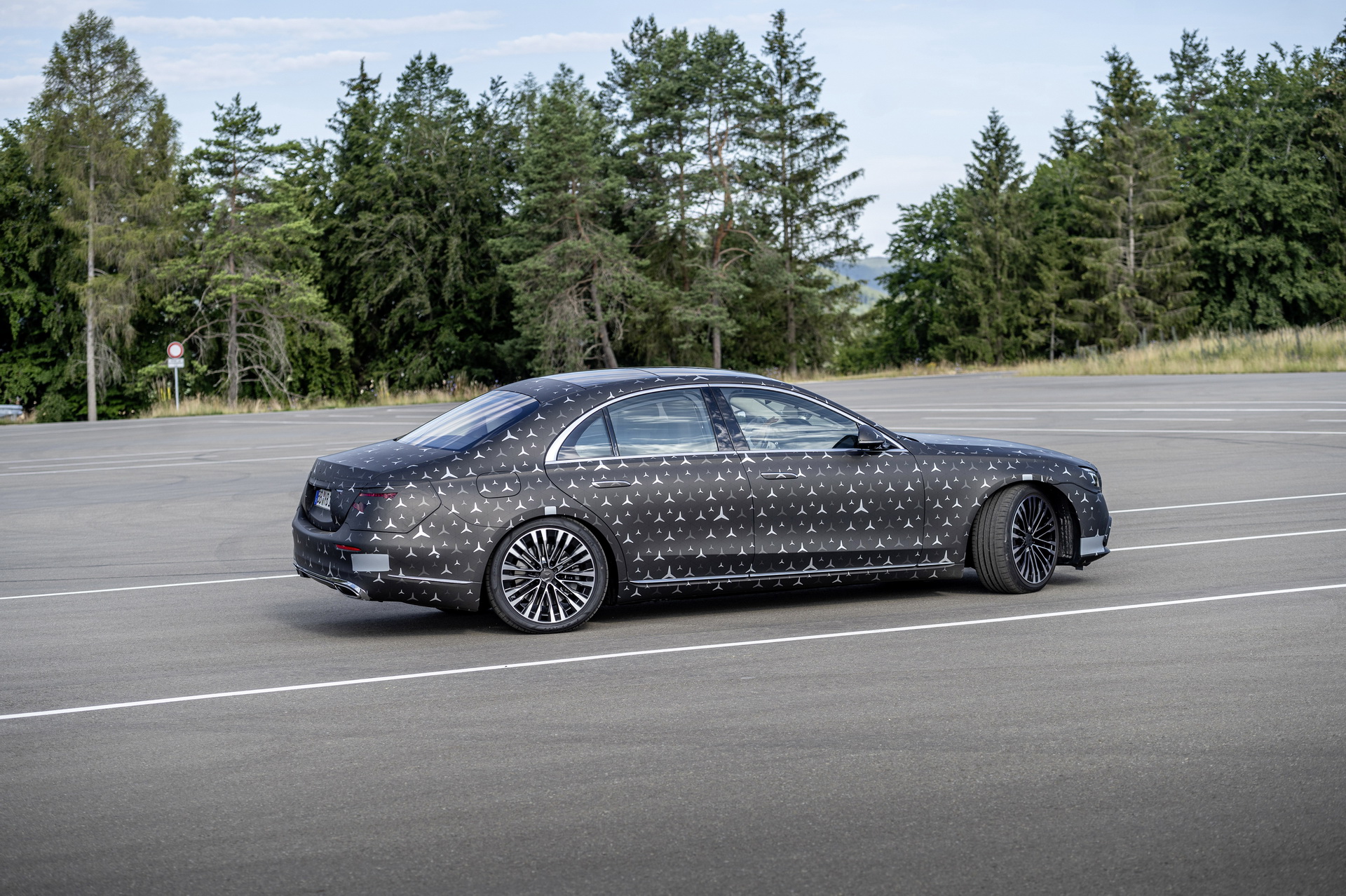 Mercedes-S63e-AMG-2
